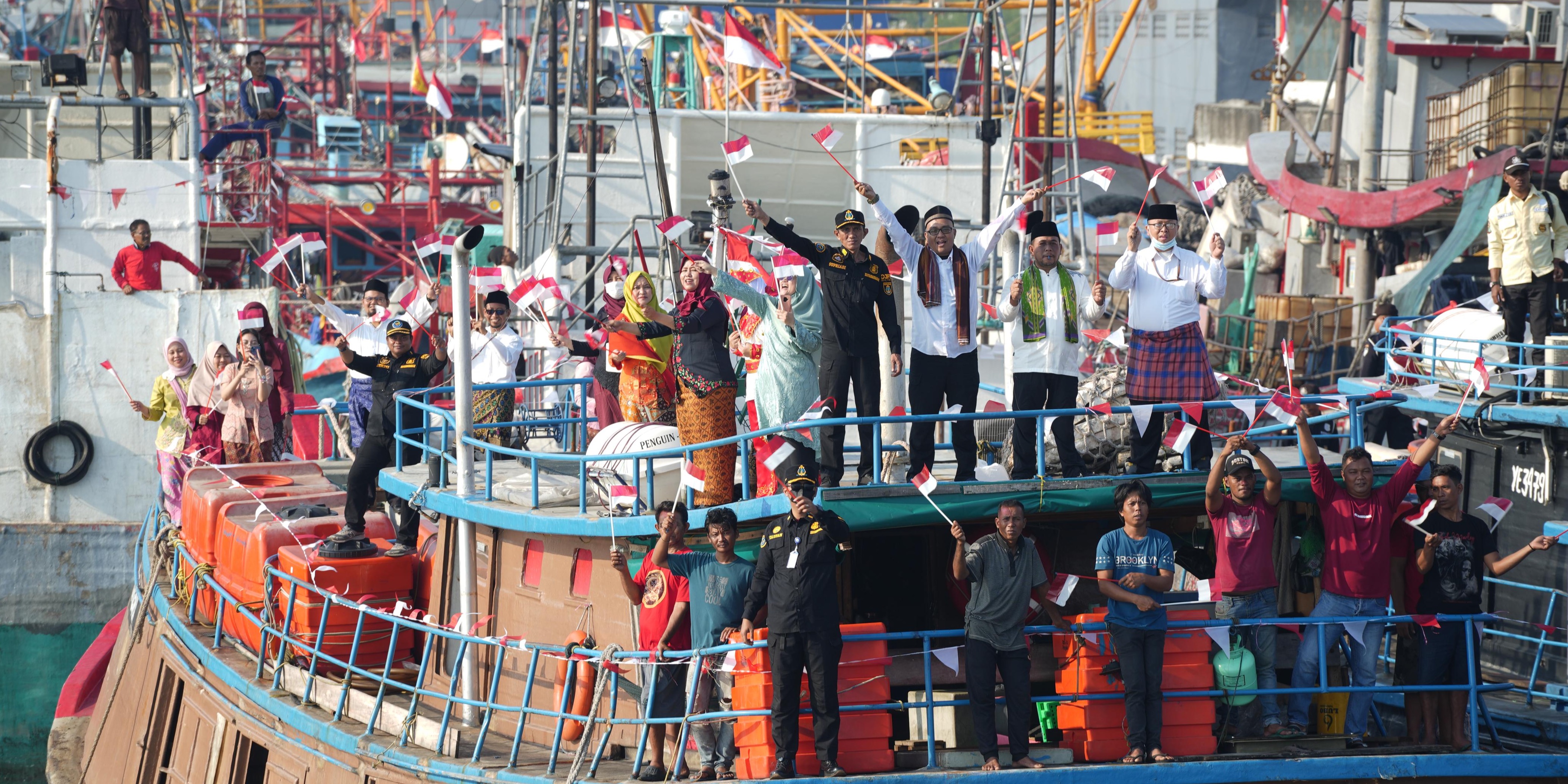 80 Kapal Perikanan Upacara HUT RI di Pelabuhan Muara Baru