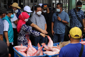 Gerak Cepat, Menteri Kelautan dan Perikanan Kunjungi Nelayan Muara Angke dan Muara Baru