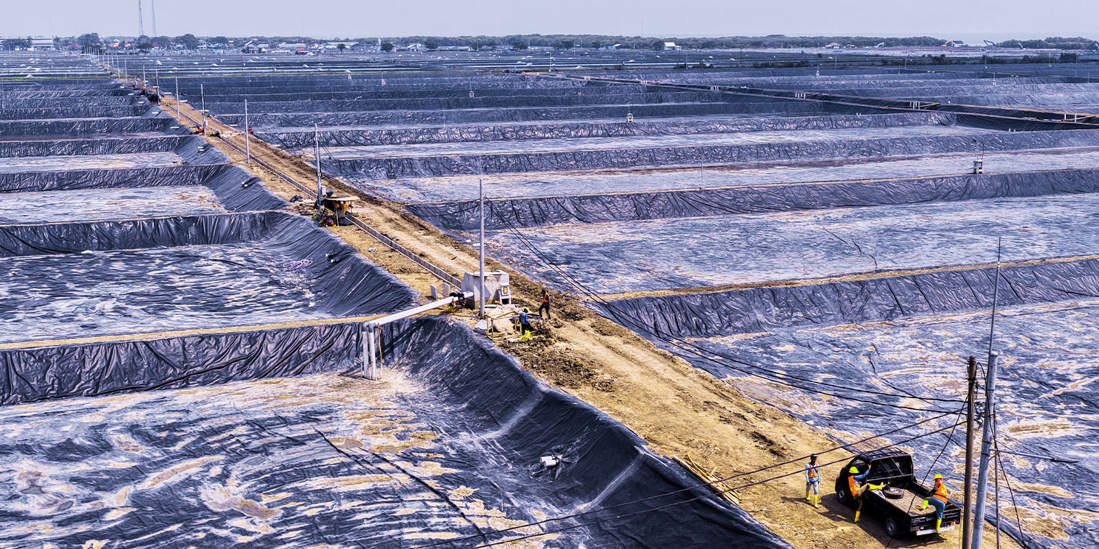 Pemasangan Tiang Listrik Pada Petakan Kolam ukuran 4000 meter persegi BINS Karawang Per 27 November 2025