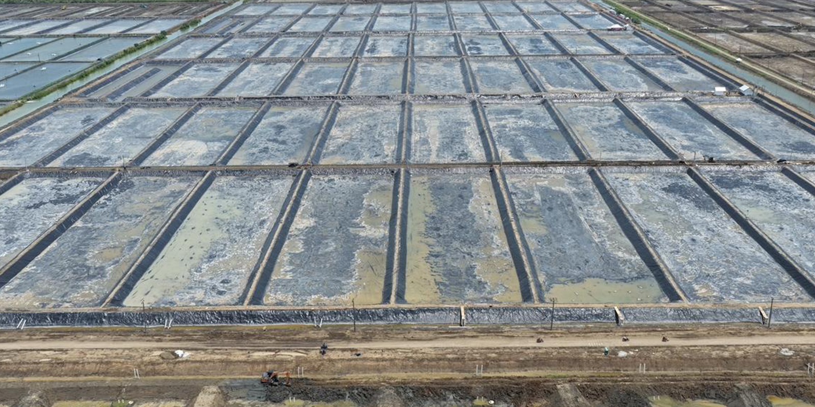 Progres Pemasangan Geomembran Kolam ukuran 4000 meter persegi BINS Karawang Per 18 November 2025