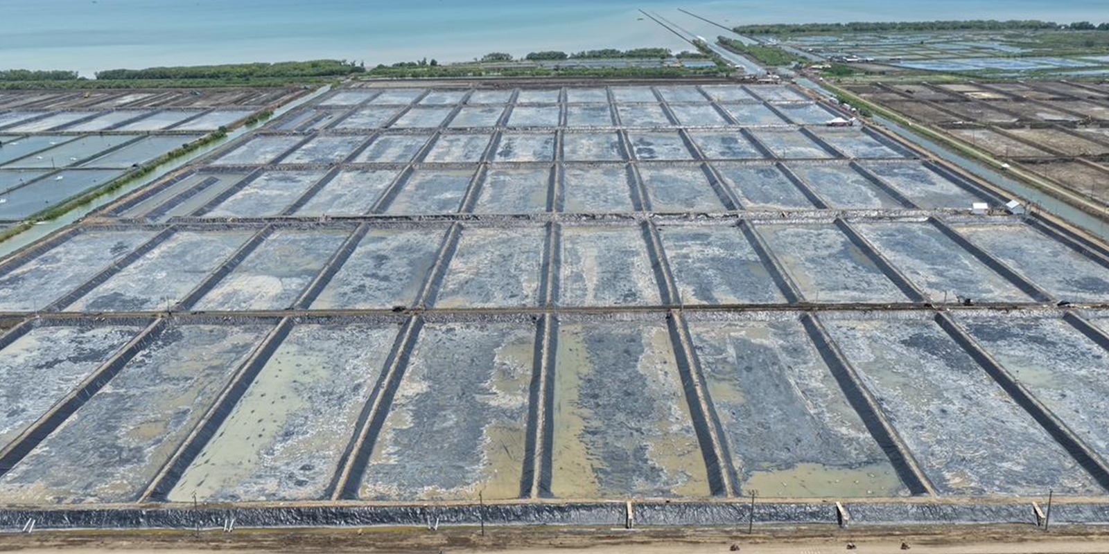 Progres Pemasangan Geomembran Kolam ukuran 4000 meter persegi BINS Karawang Per 18 November 2025