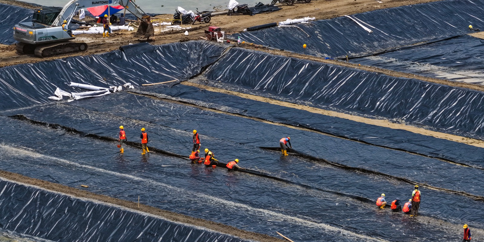 Progres Pemasangan Geomembran Kolam ukuran 4000 meter persegi BINS Karawang Per 31 Oktober 2025
