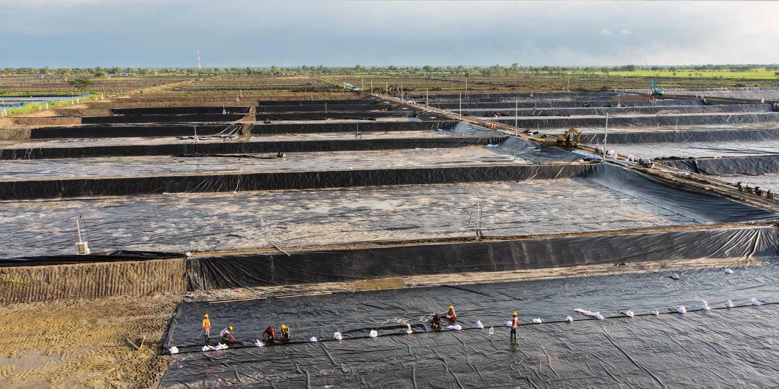 Progres Pemasangan Geomembran Kolam ukuran 4000 meter persegi BINS Karawang Per 7 November 2025