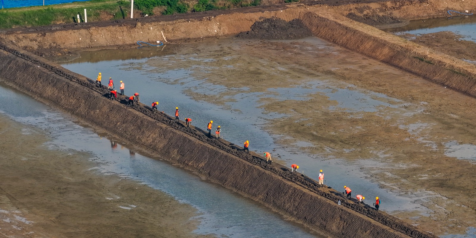Progres Pemasangan Penguncian Geomembran Kolam ukuran 4000 meter persegi BINS Karawang Per 31 Oktober 2025