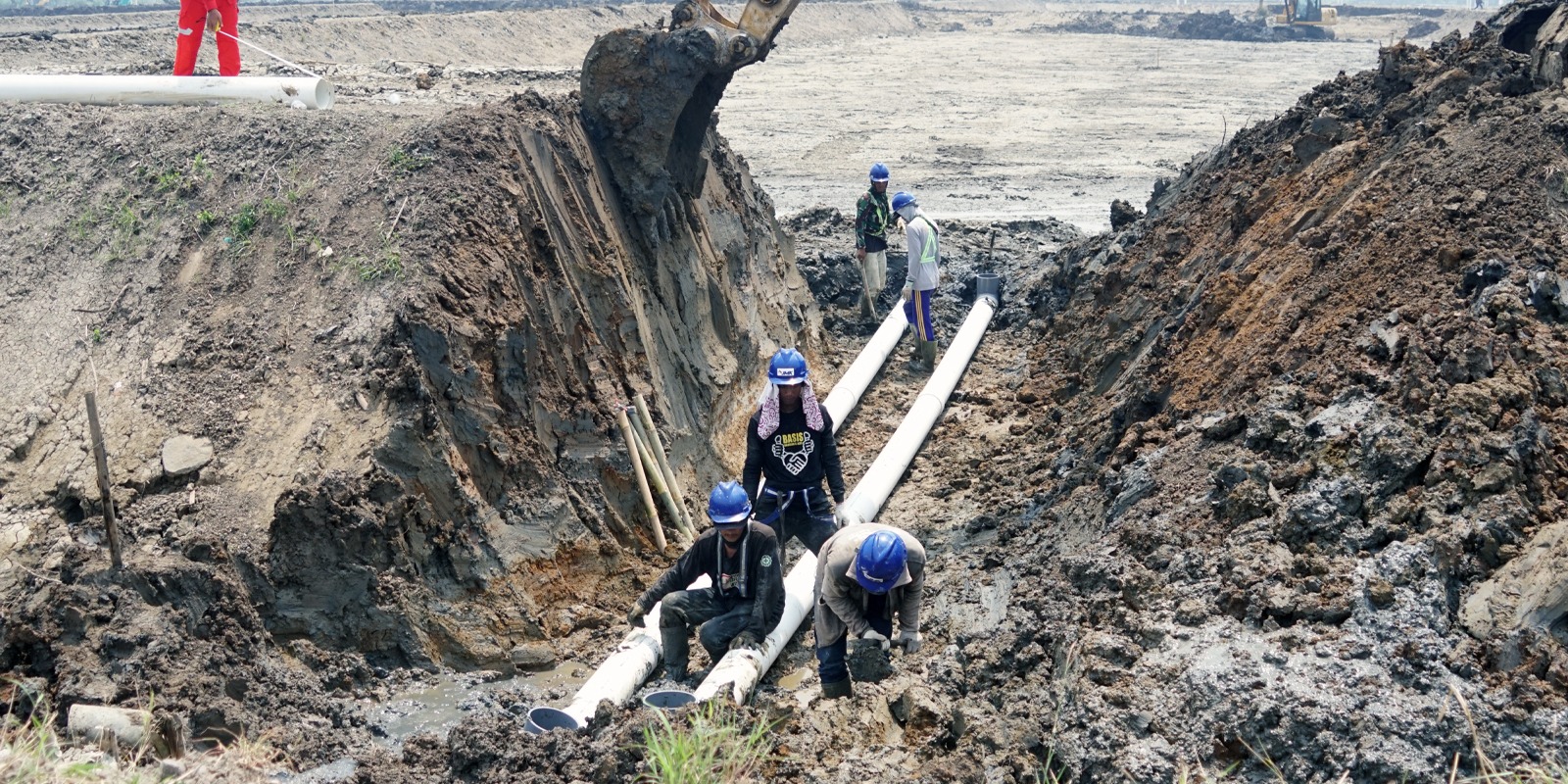 Progres Pemasangan Pipa Kolam ukuran 4000 meter persegi BINS Karawang