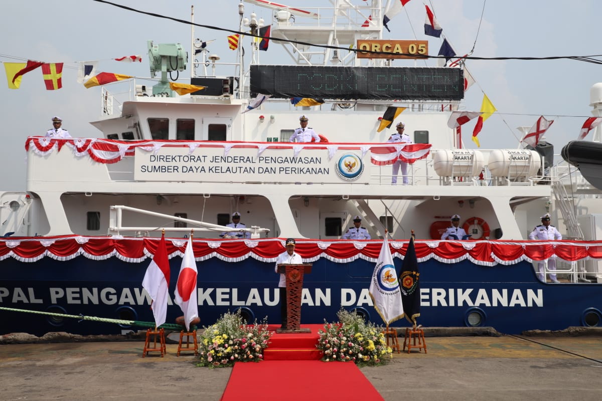 Menteri Trenggono menyambut kedatangan Kapal Pengawas ORCA 05 beserta seluruh awak di Dermaga Muara Baru, Jakarta