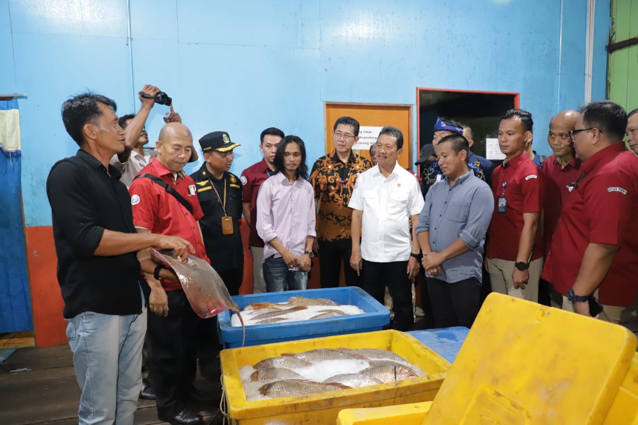 Dari Nunukan, Menteri Sakti Wahyu Trenggono melanjutkan kunjungan kerja ke Kota Tarakan untuk bertemu dengan teman-teman nelayan dan pembudidaya rumput laut di Kelurahan Mamburungan, Kecamatan Tarakan Timur