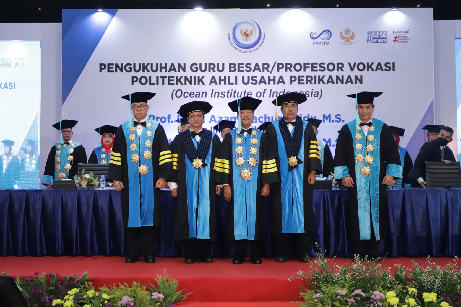 Menteri Sakti Wahyu Trenggono menyaksikan pengukuhan Guru Besar-Profesor Vokasi Politeknik Ahli Usaha Perikanan pertama di lingkup Kementerian Kelautan dan Perikanan