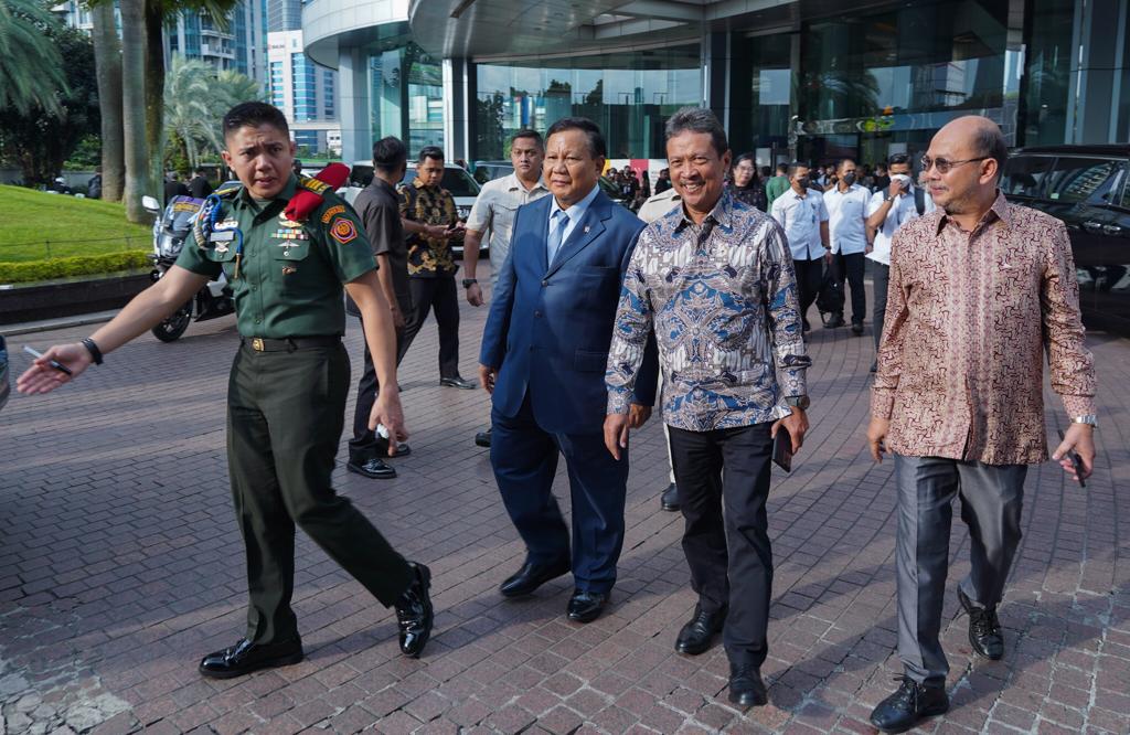 Menteri Sakti wahyu Trenggono hadir dalam CT Corp Leadership Forum mendengarkan langsung paparan PM Malaysia Dato’ Seri Anwar Ibrahim mengenai hubungan dua negara serumpun Indonesia - Malaysia