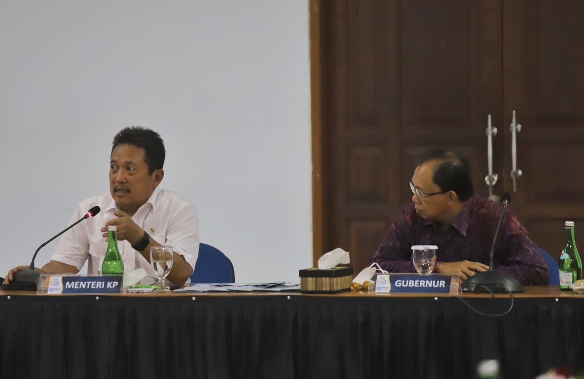 Menteri Kelautan dan Perikanan Sakti Wahyu Trenggono meninjau fasilitas berupa laboratorium, Hatchery Kerapu, Kakap, Lobster, Abalon, Teripang di Balai Riset Perikanan Budidaya Gondol Penyabangan, Gerokgak, Kabupaten Buleleng, Bali (20/1).