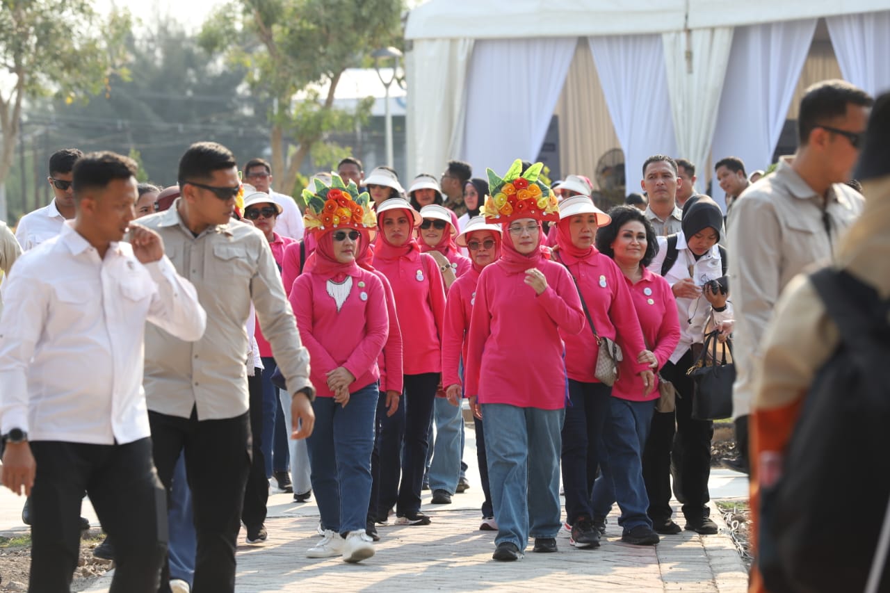 Gerakan Bulan Cinta Laut bersma Ibu Negara Iriana Joko Widodo dan Organisasi Aksi Solidaritas Era Kabinet Indonesia Maju (OASE KIM)