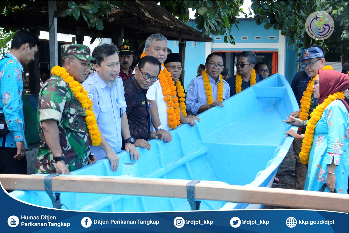 Serah Terima Kapal Perikanan Program CSR SKK Migas di Kabupaten Lombok Utara