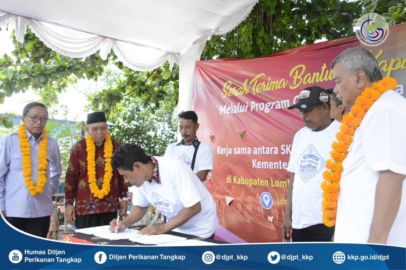 Serah Terima Kapal Perikanan Program CSR SKK Migas di Kabupaten Lombok Utara