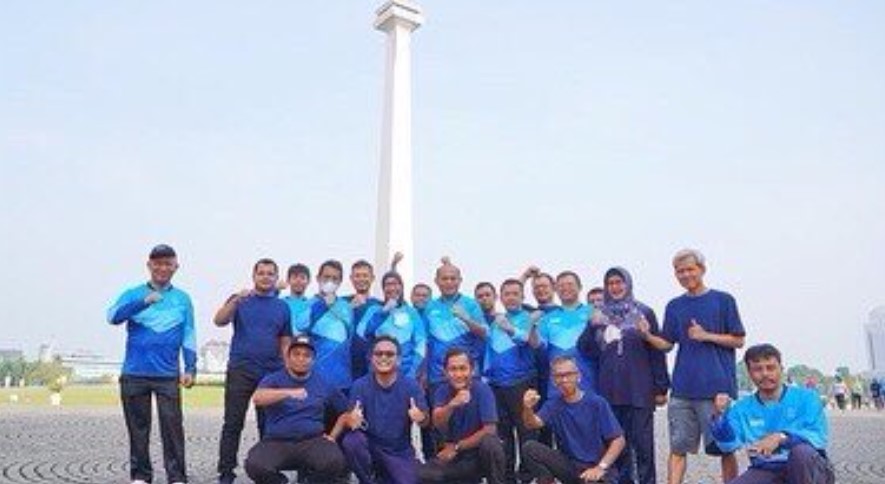 Dirjen PB beserta jajaran melakukan olahraga bersama di kawasan Monumen Nasional