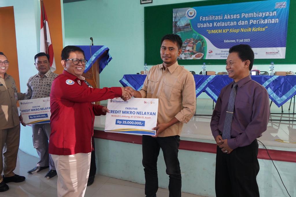 Fasilitasi Akses Pembiayaan Usaha Kelautan dan Perikanan ”UMKM Siap Naik Kelas”