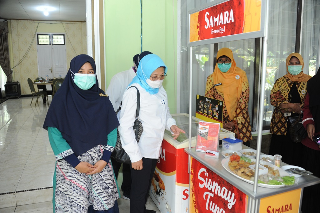 Menteri Kelautan dan Perikanan Mngunjungi Stand CV Samara