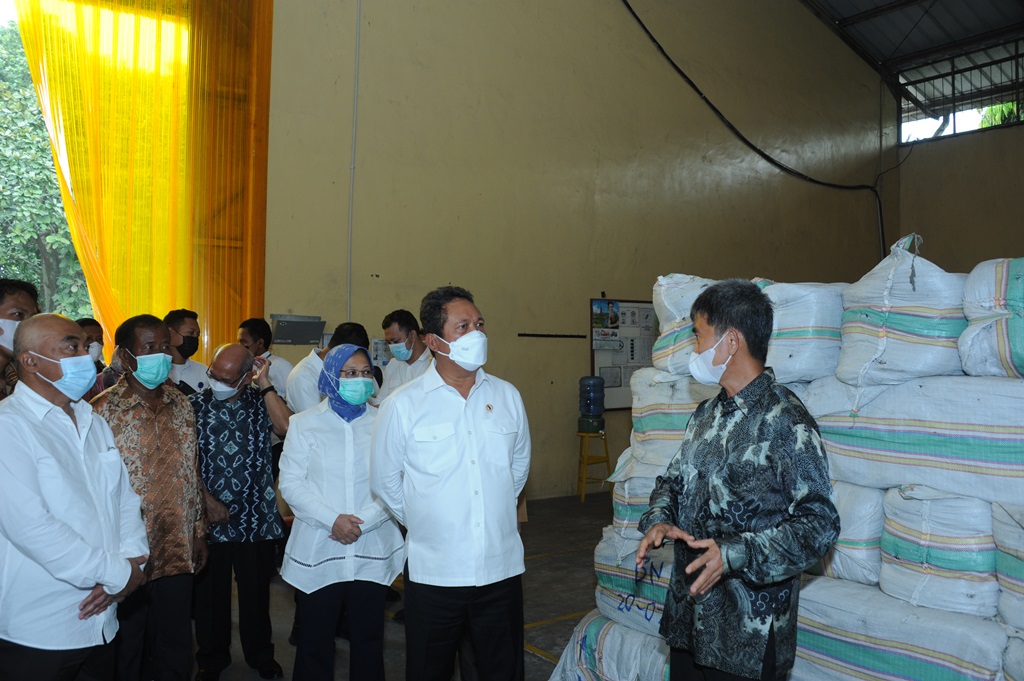 Kunker Dirjen PDSPKP bersama Menteri Kelautan dan Perikanan di PT Agarindo Bogatama