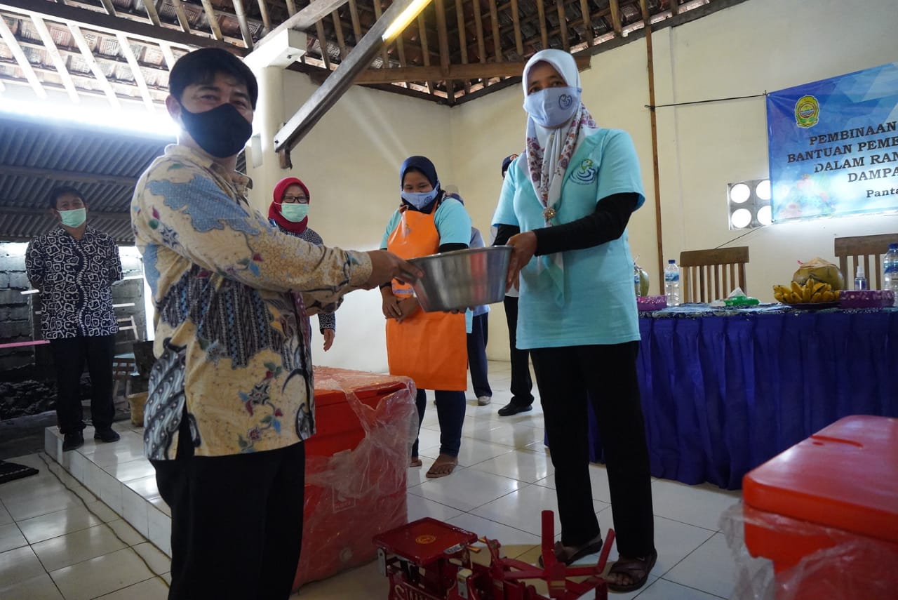 Penyerahan Bantuan Stimulus Pemasar Ikan di Kabupaten Bantul - DIY
