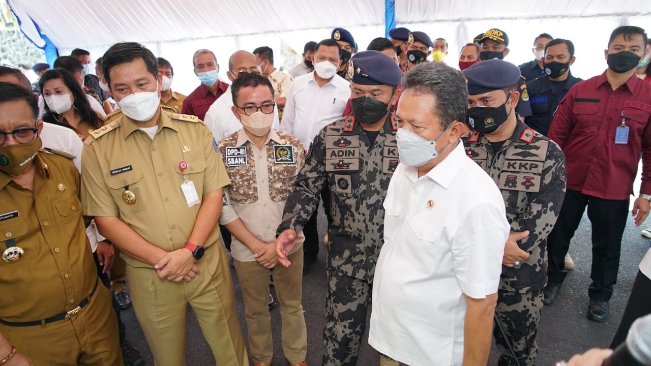 Menteri Trenggono Kunjungi Pangkalan PSDKP Bitung