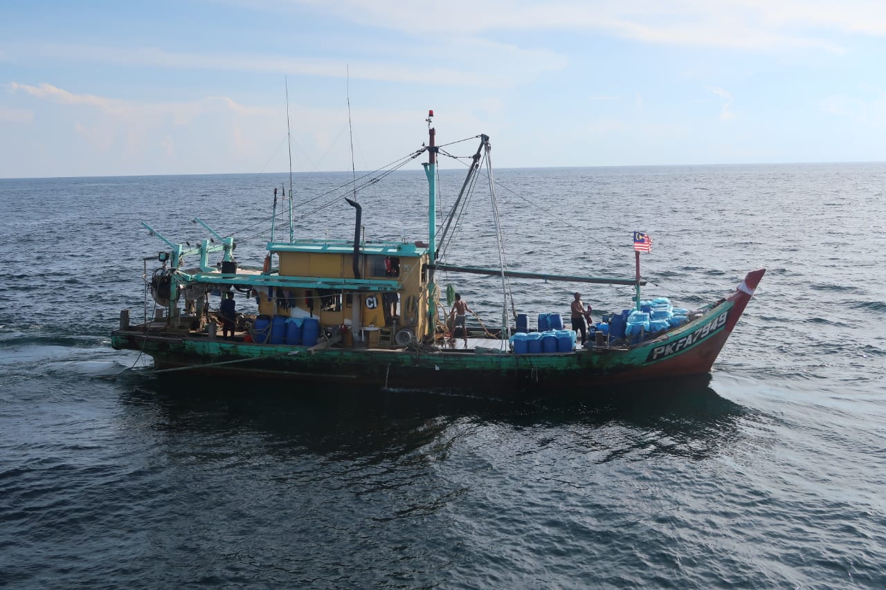 KKP TANGKAP SATU KAPAL IKAN ILEGAL ASAL MALAYSIA DI SELAT MALAKA (28/11/2019)