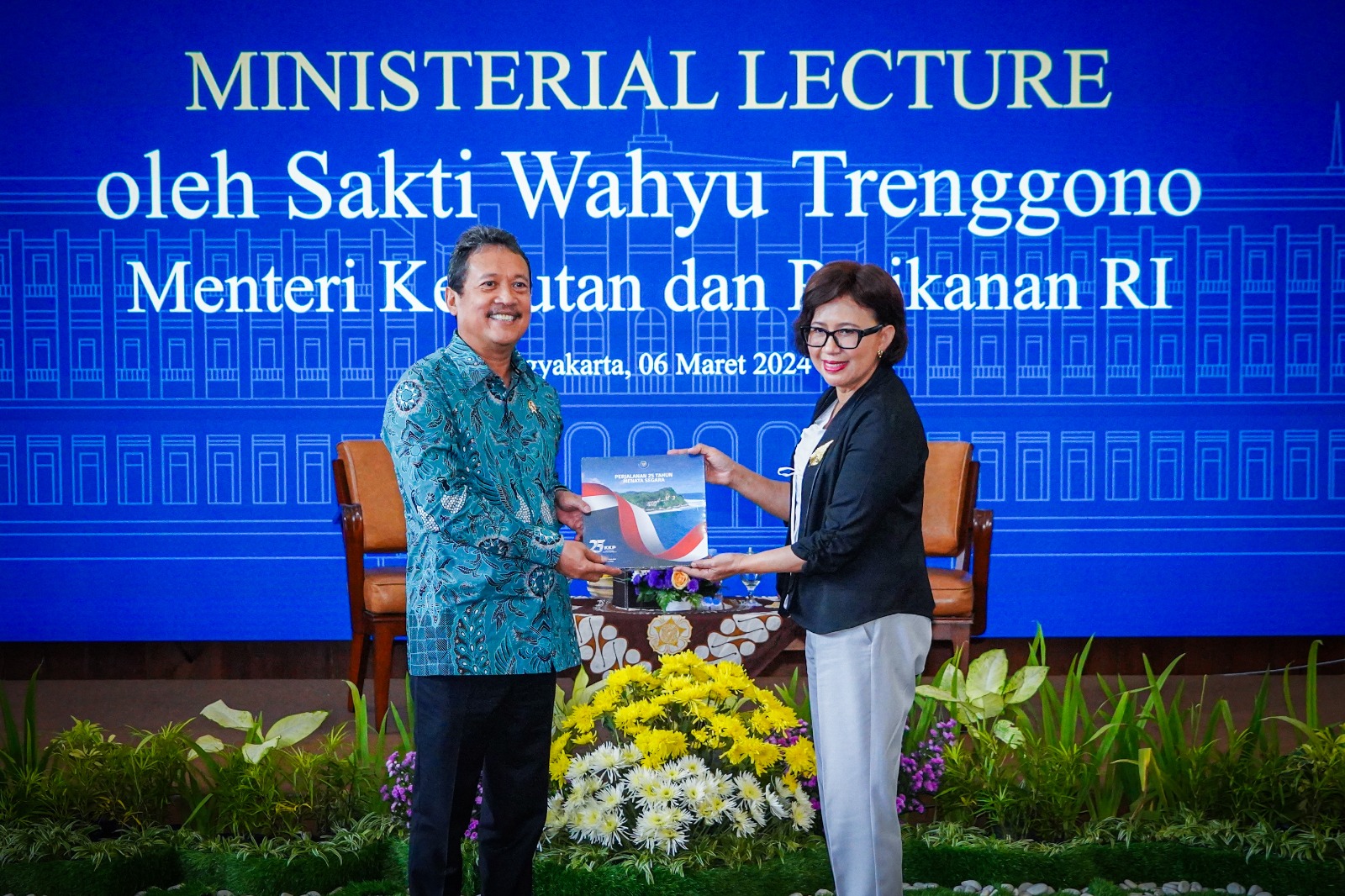 Menteri Trenggono Beberkan Pentingnya Ekonomi Biru di Kampus Biru
