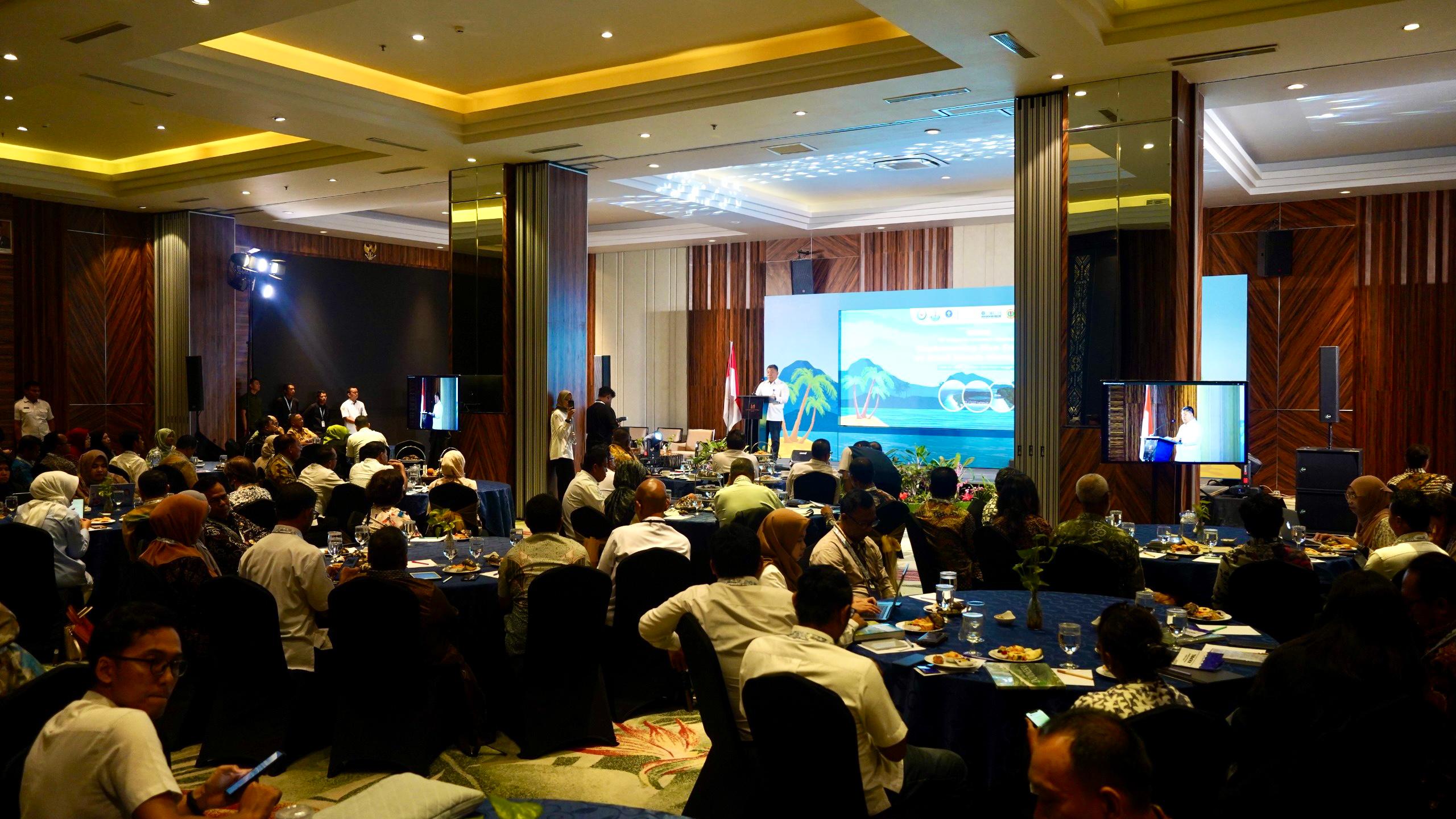Seminar Implementing Blue Economy on Small Islands Management di Mataram, NTB (26/06).