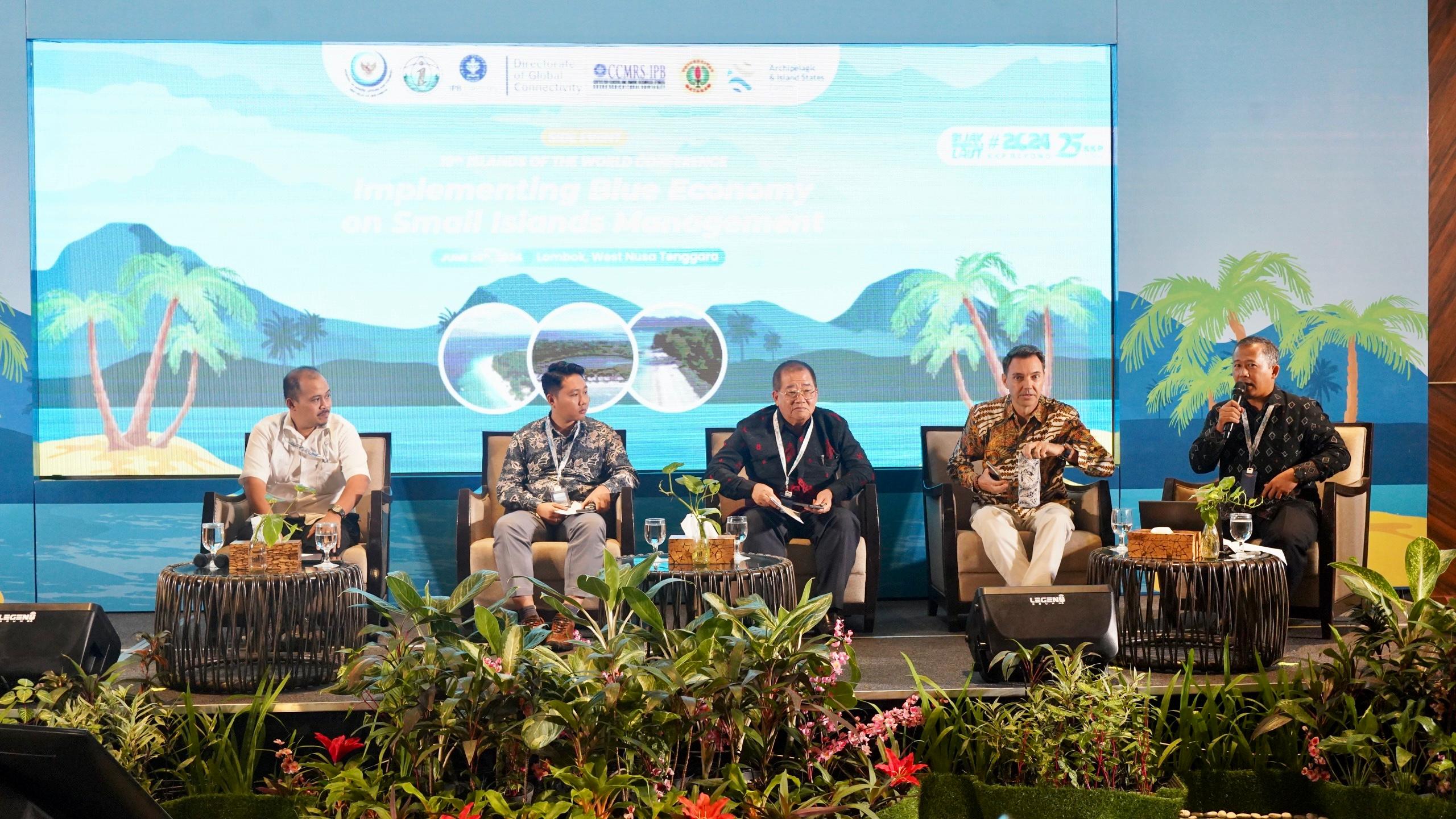 Seminar Implementing Blue Economy on Small Islands Management di Mataram, NTB (26/06).