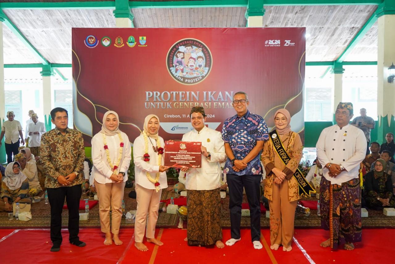 Ditjen PDSPKP dan DWP KKP Gelar Edukasi Manfaat Makan Ikan di Keraton Kasepuhan Cirebon