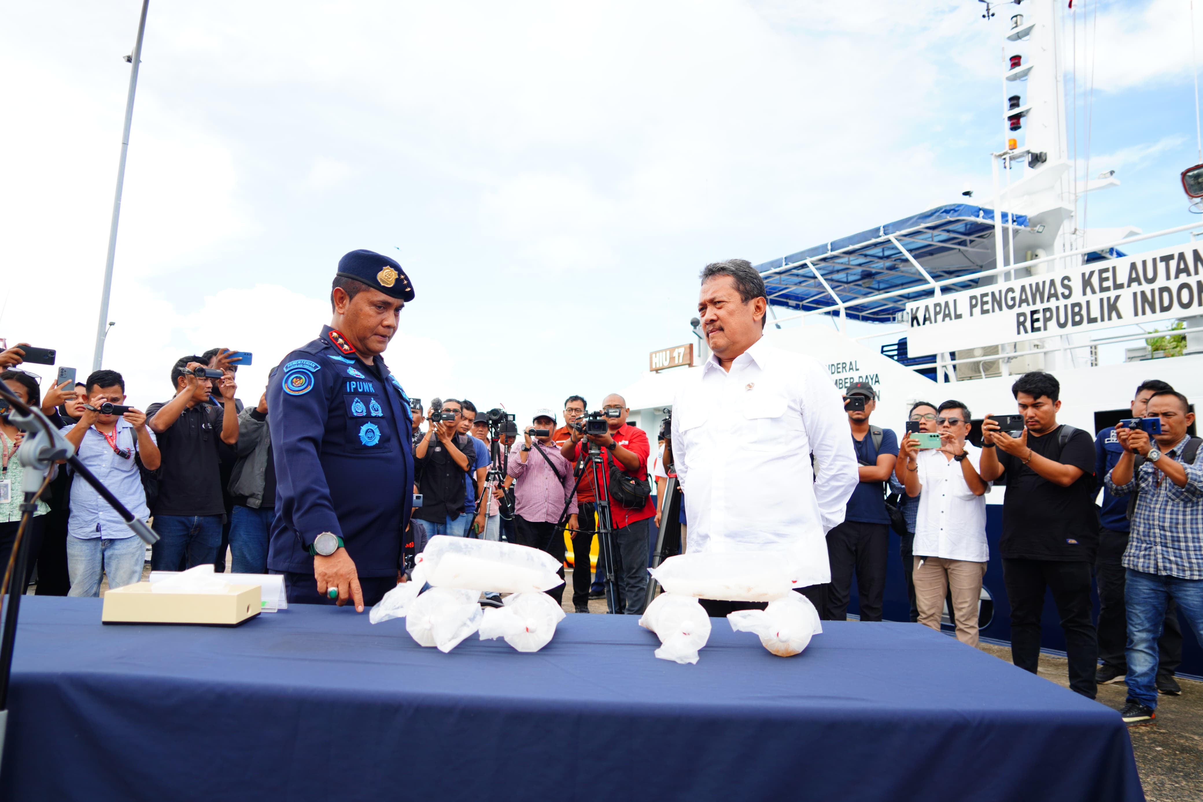KKP Berhasil Gagalkan Penyelundupan Rp13.2 miliar BBL di Batam