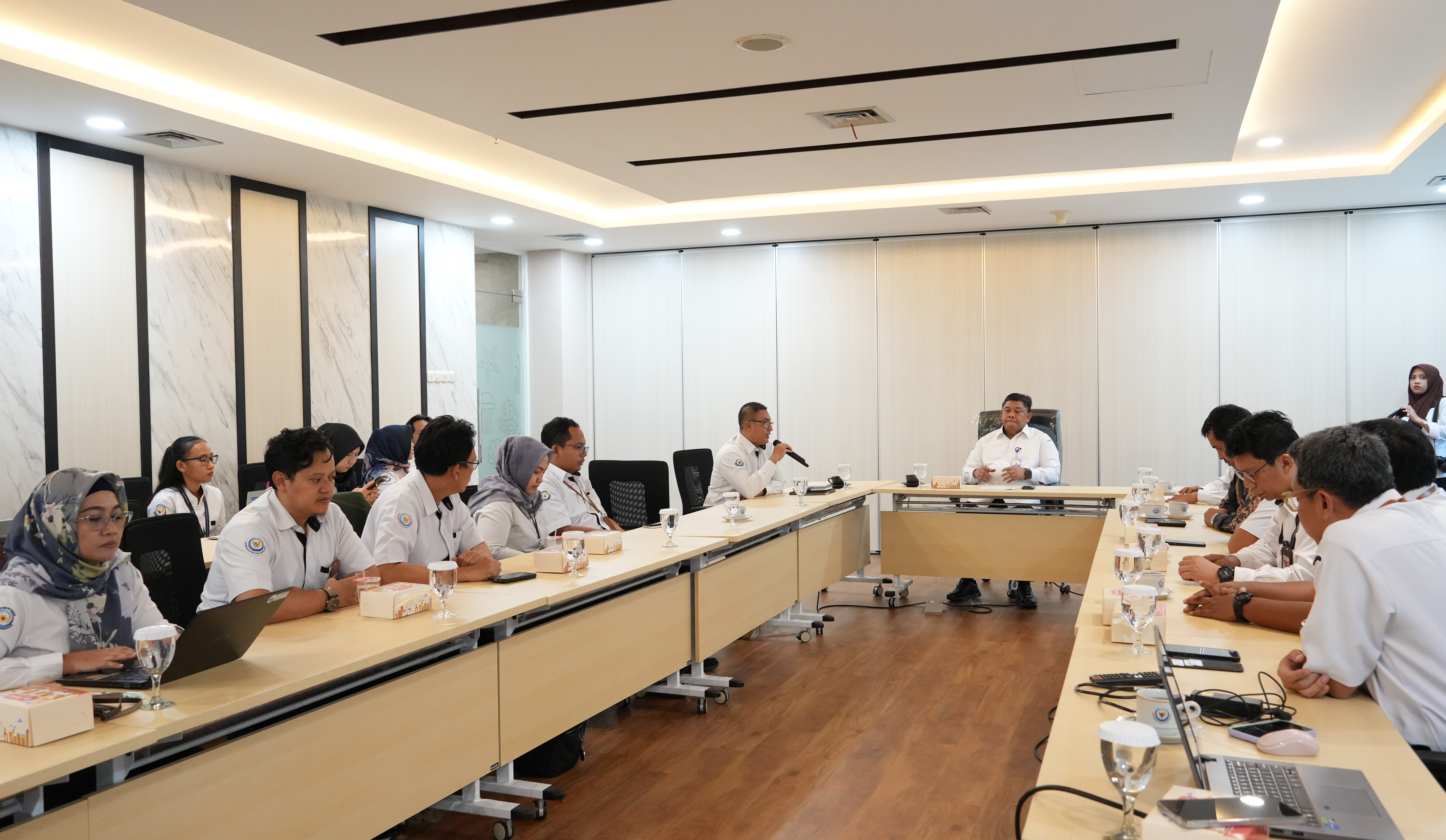 Penyerahan sertifikat ISO 37001:2016 dan ISO 9001:2015