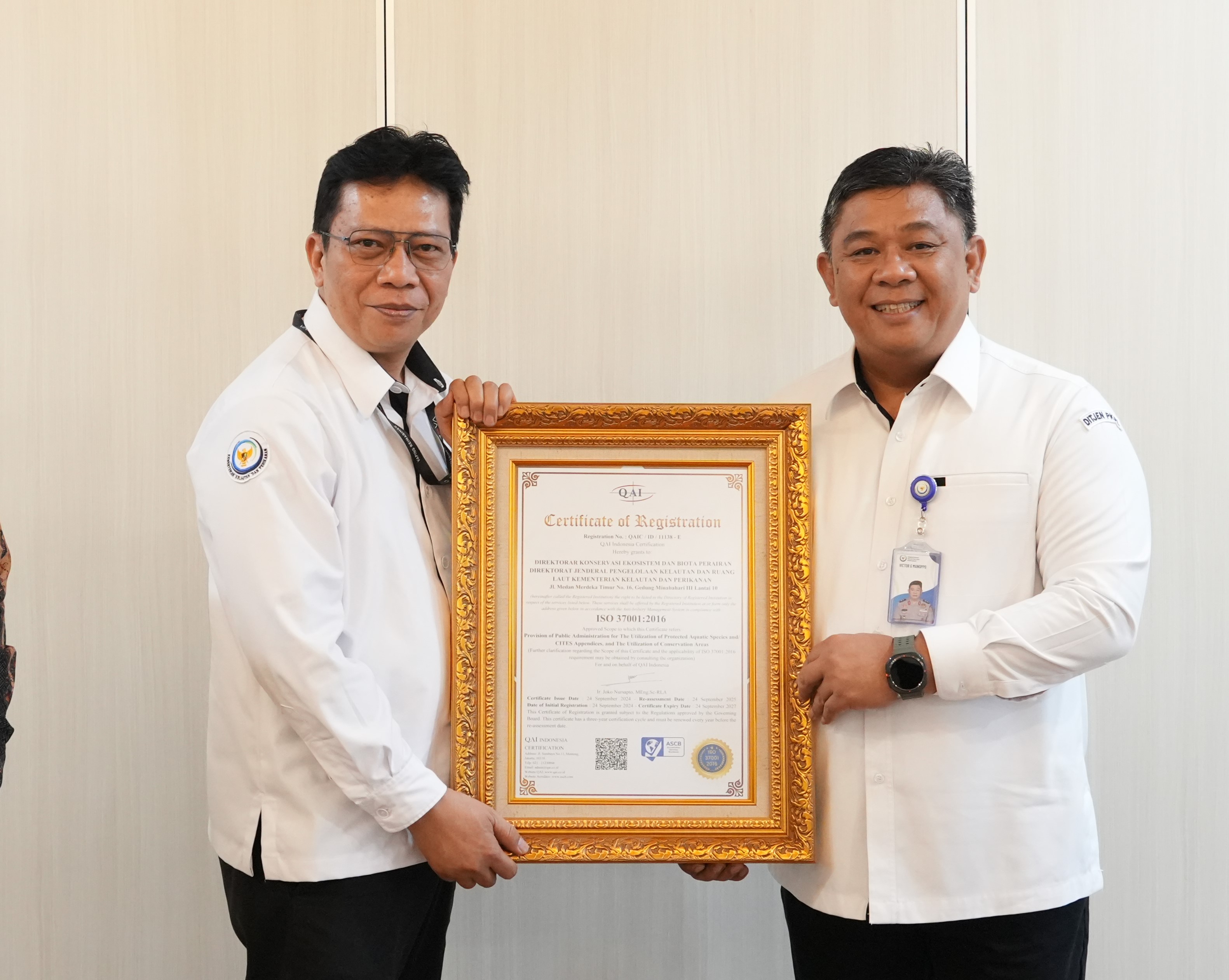 Penyerahan sertifikat ISO 37001:2016 dan ISO 9001:2015
