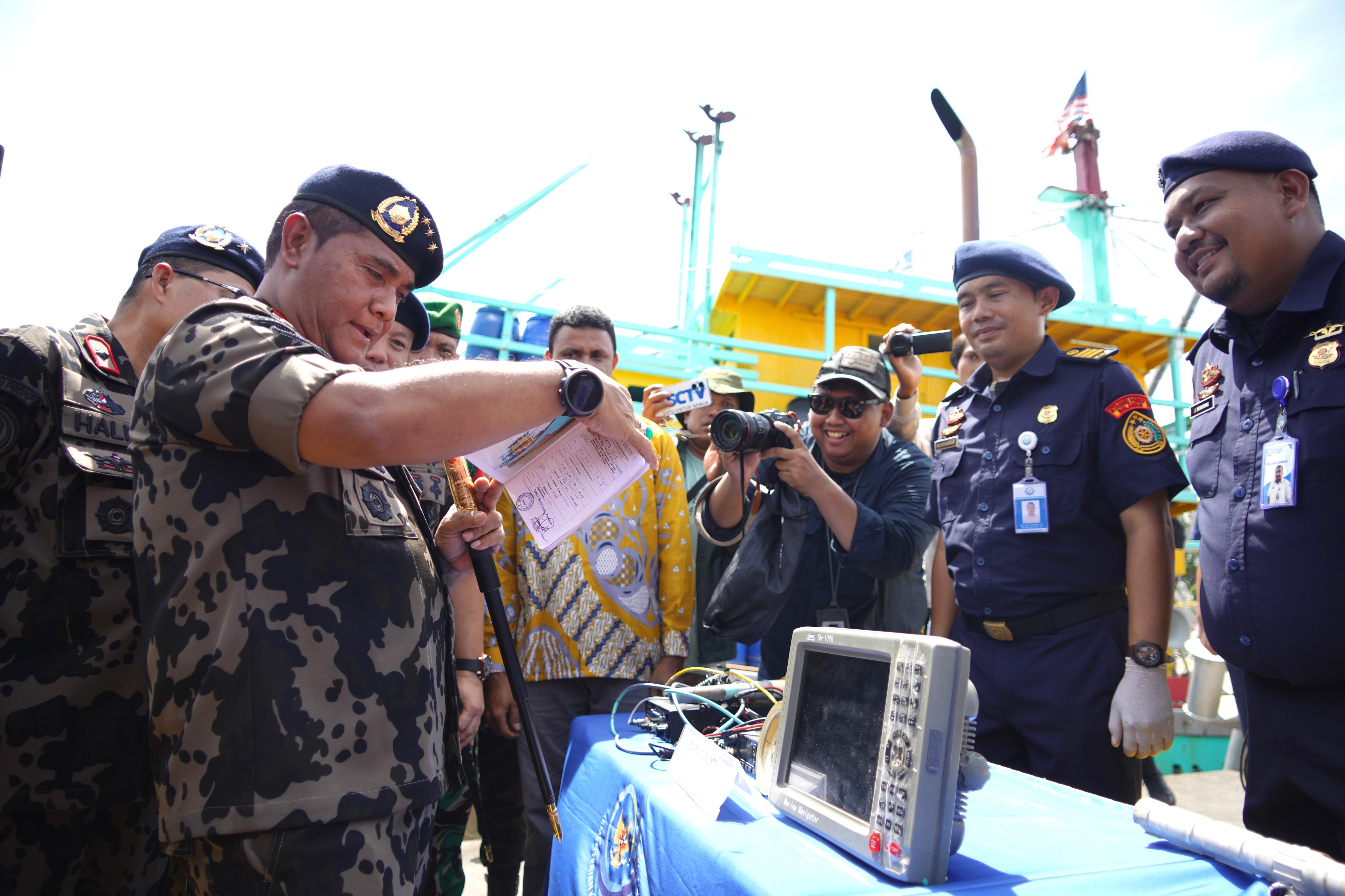 KKP Amankan 3 KIA Pencuri Ikan Berbendera Malaysia di Selat Malaka