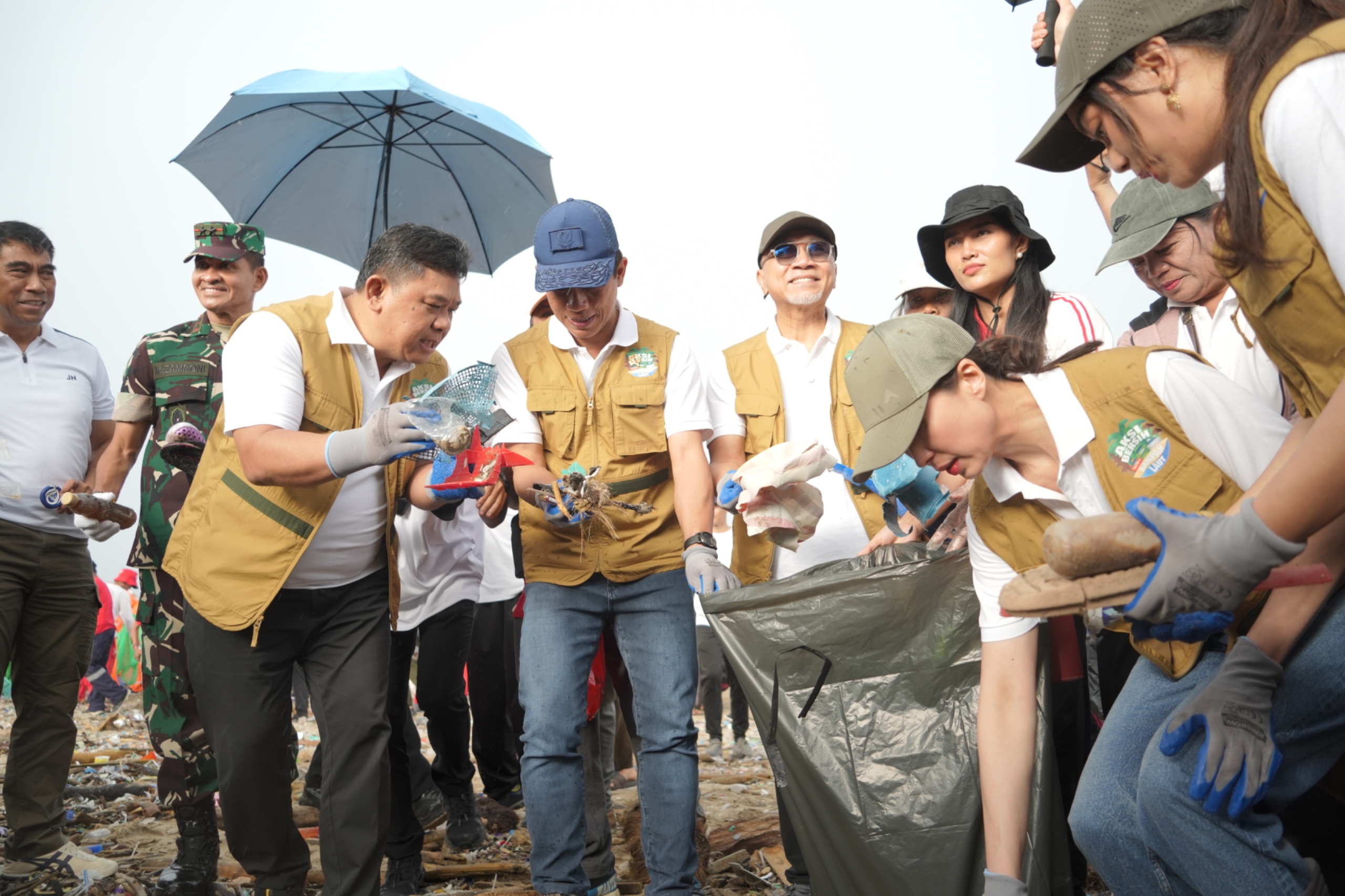 Dirjen Pengelolaan Kelautan dan Ruang Laut hadir dalam aksi bersih pantai dan laut, Denpasar (04/01).