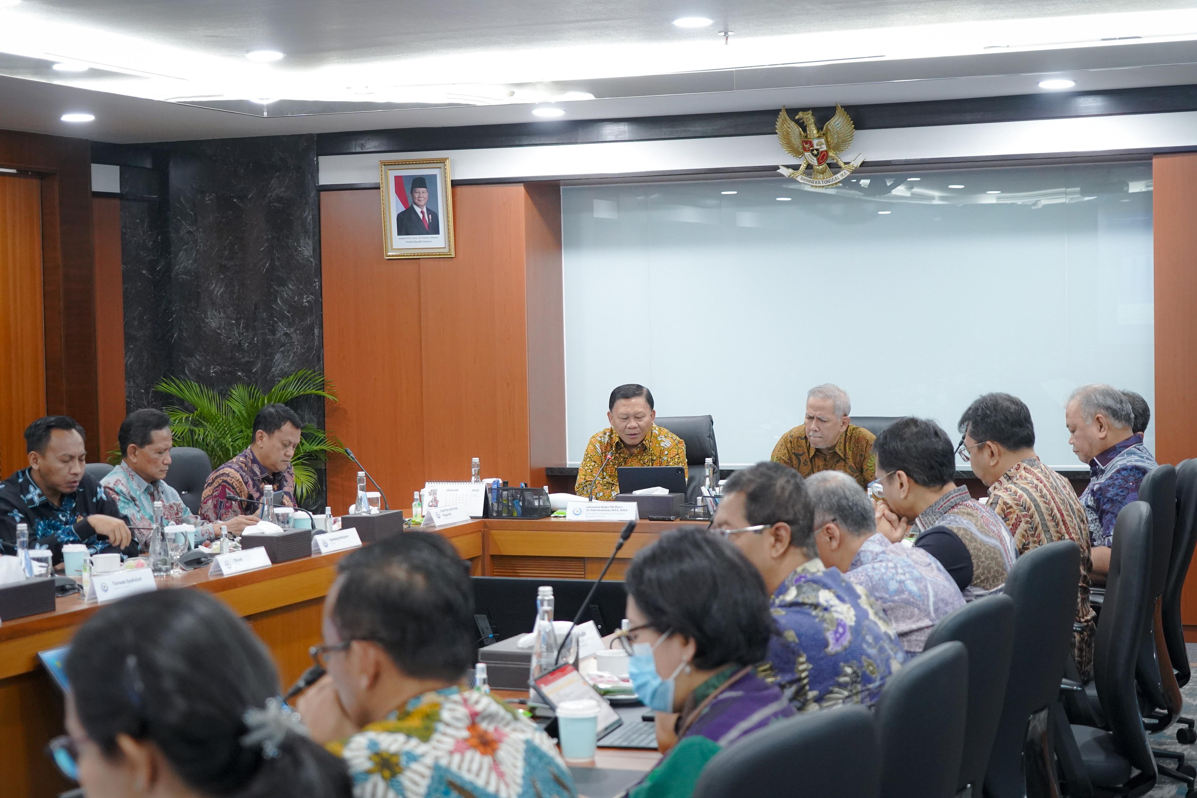 Mendampingi Wakil Menteri KP, Didit Herdiawan bertemu dengan Wakil Menteri Keuangan.