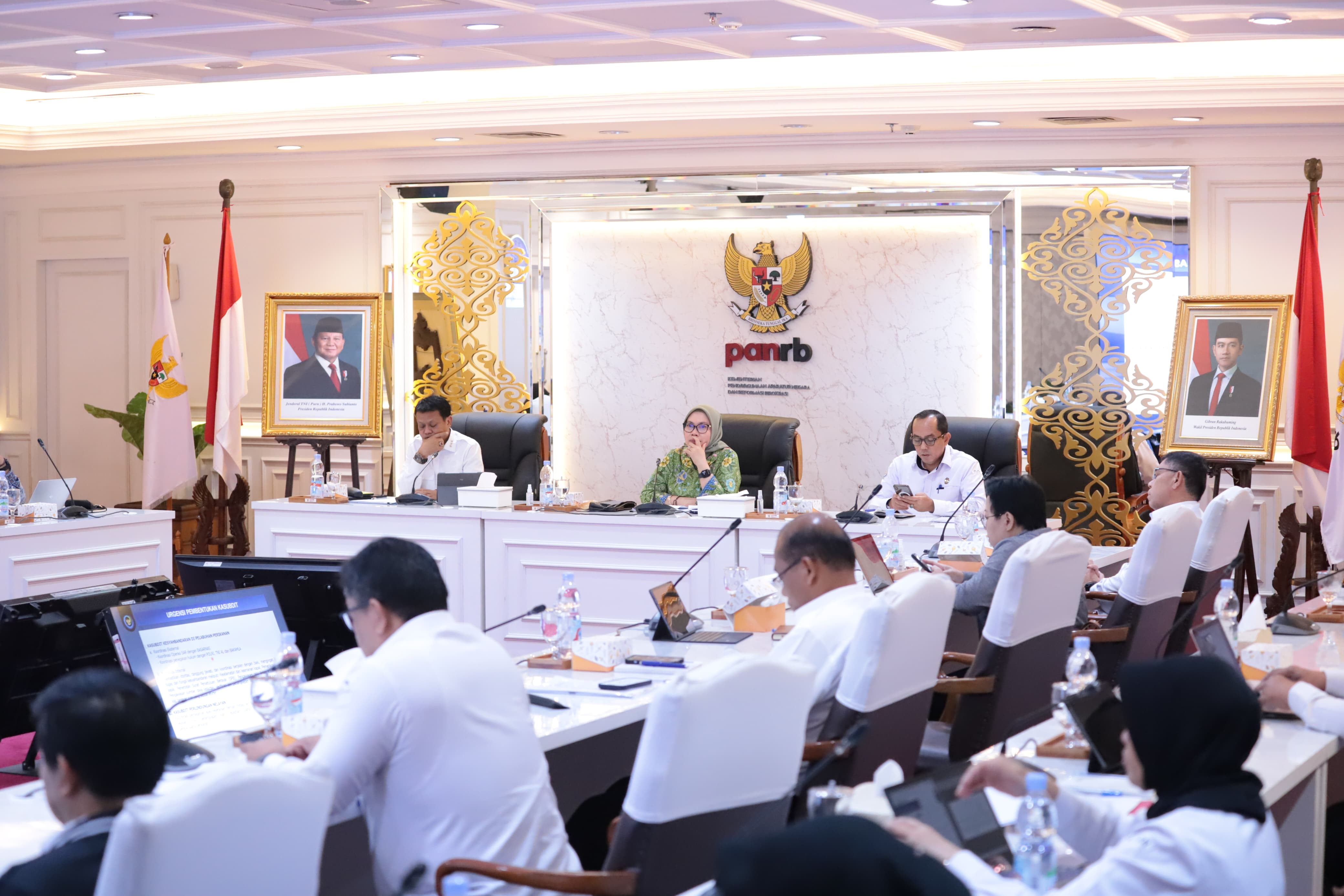 Sekretaris Jenderal KKP dalam pertemuan di Kantor Kemenpan RB.