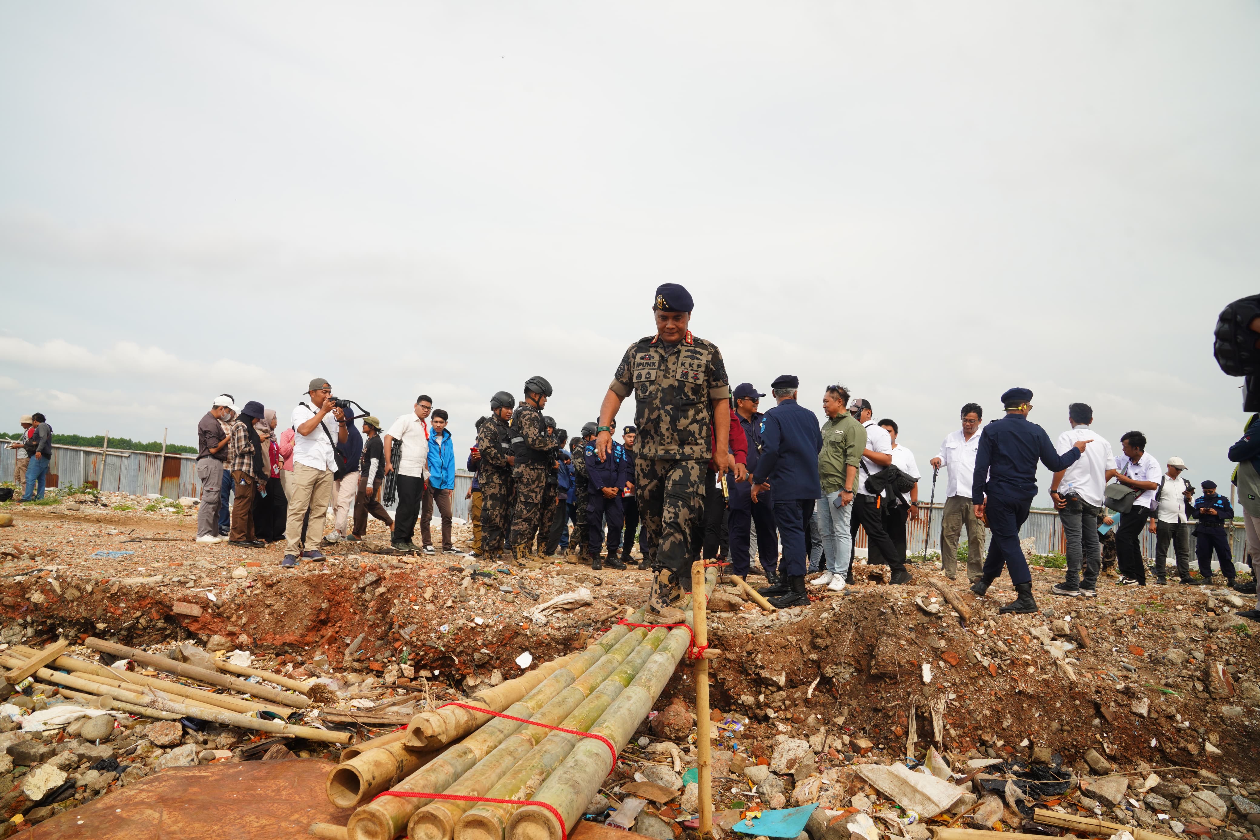 KKP Segel Pagar Laut di Perairan Bekasi