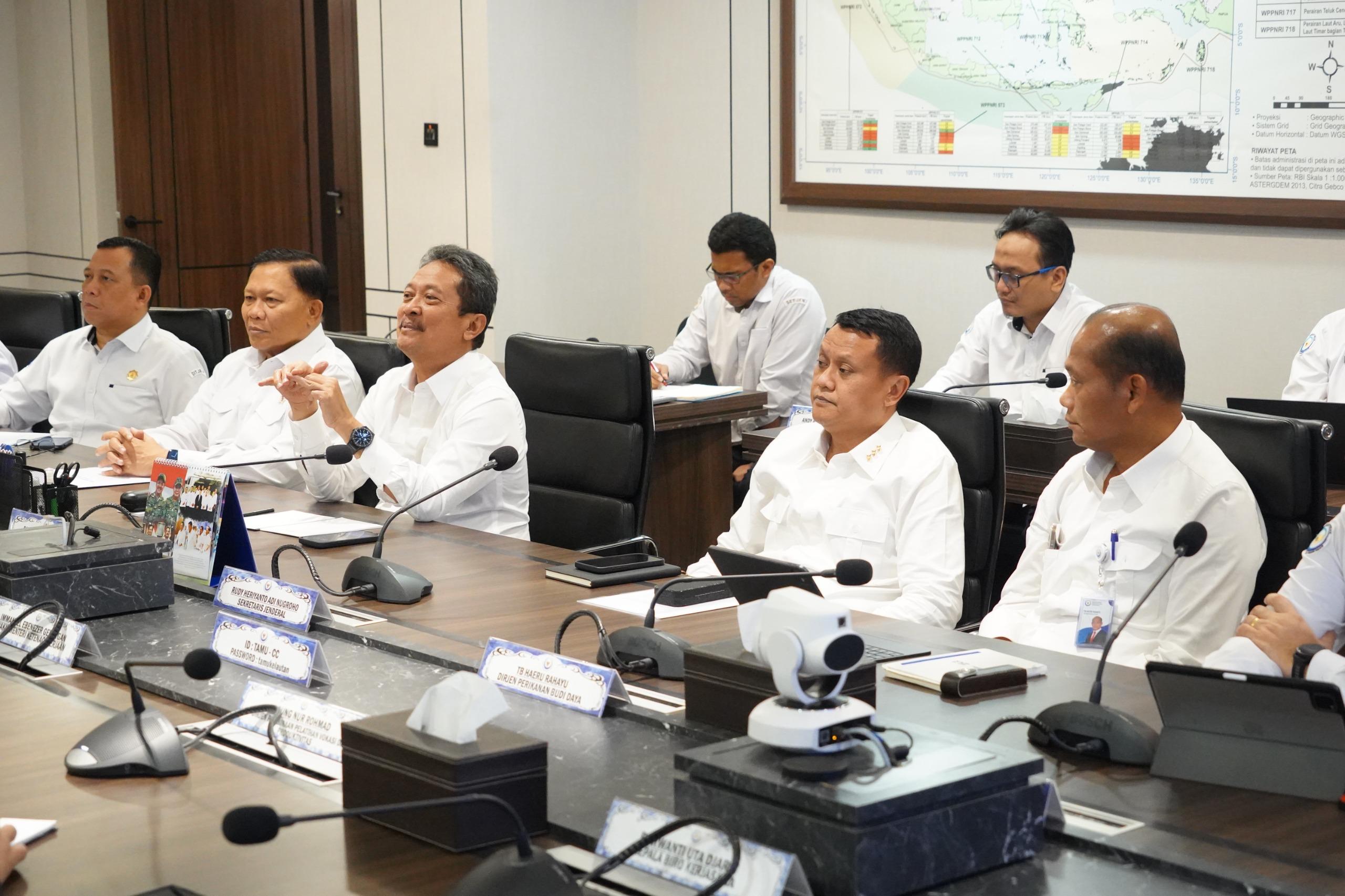 Sekretaris Jenderal KKP Mendampingi Menteri KP dan Wakil Menteri KP dalam pertemuan dengan Kementerian Ketenagakerjaan.
