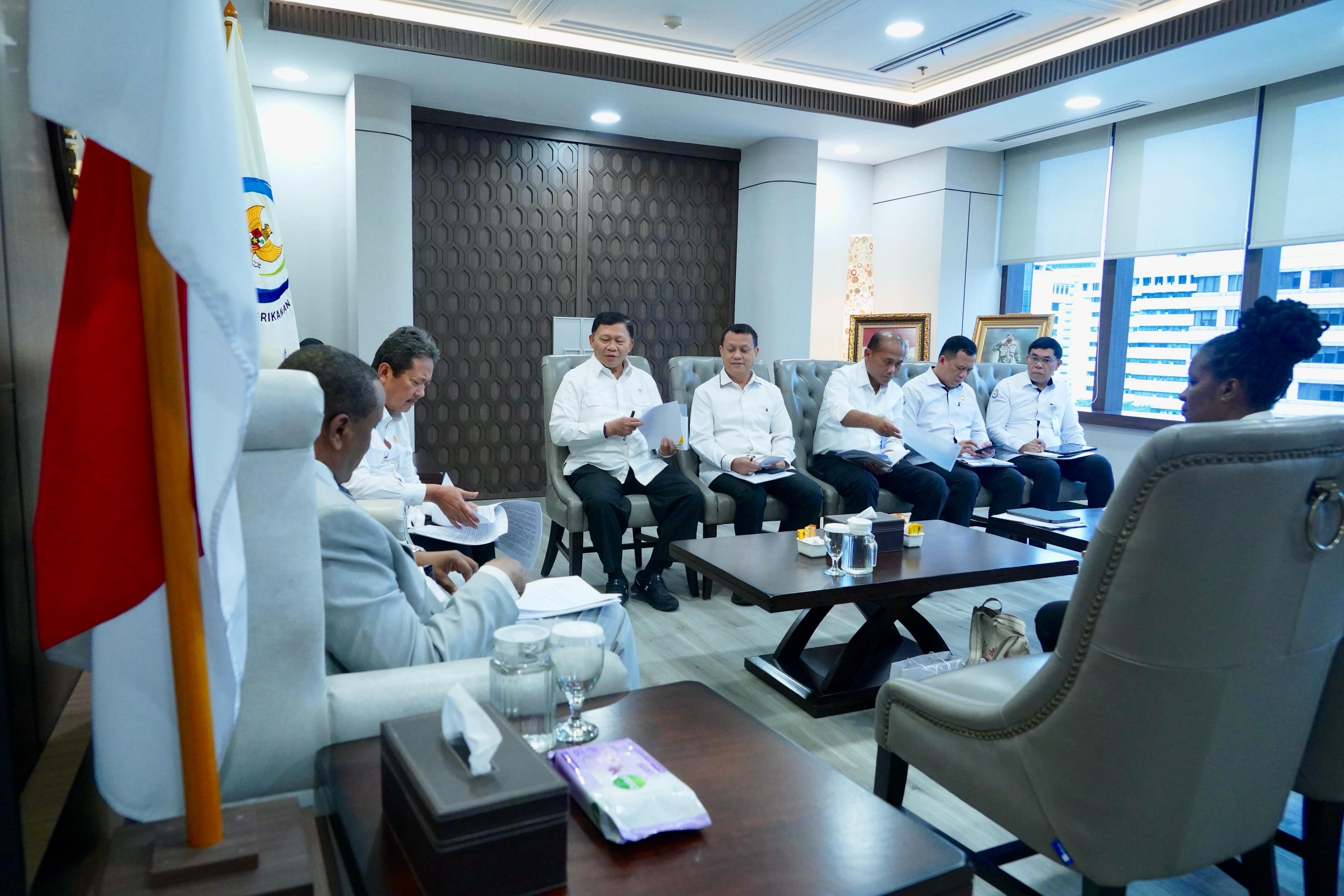 Sekretaris Jenderal KKP Mendampingi Menteri KP dan Wakil Menteri KP Courtesy Call dengan Duta Besar Kenya