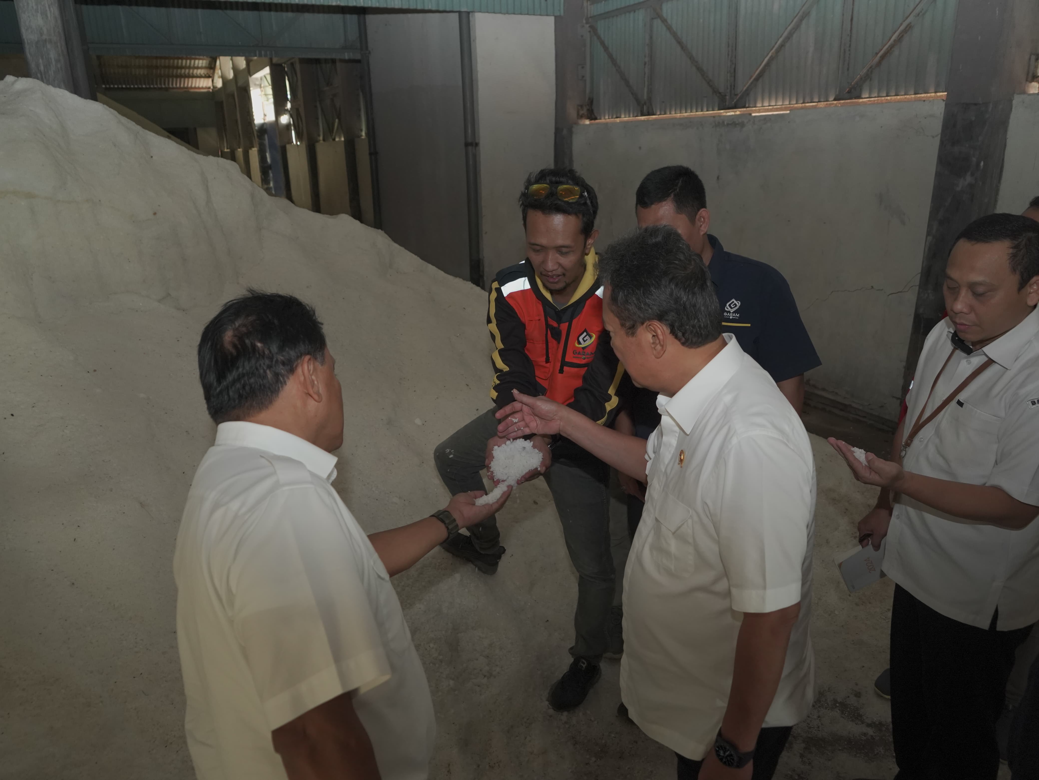 Menteri Trenggono Tinjau Produktivitas Garam di Pulau Madura