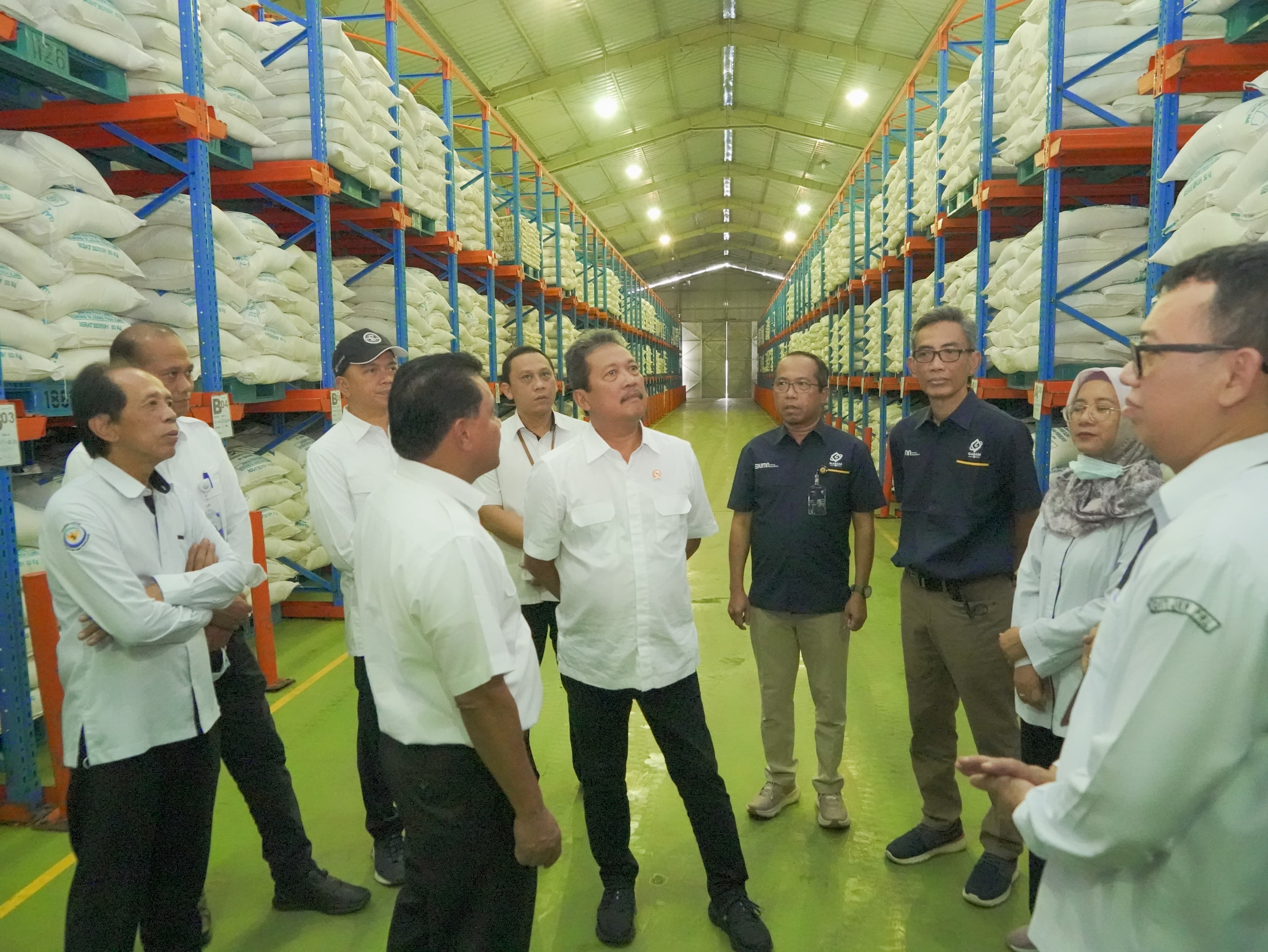 Menteri Trenggono Tinjau Produktivitas Garam di Pulau Madura