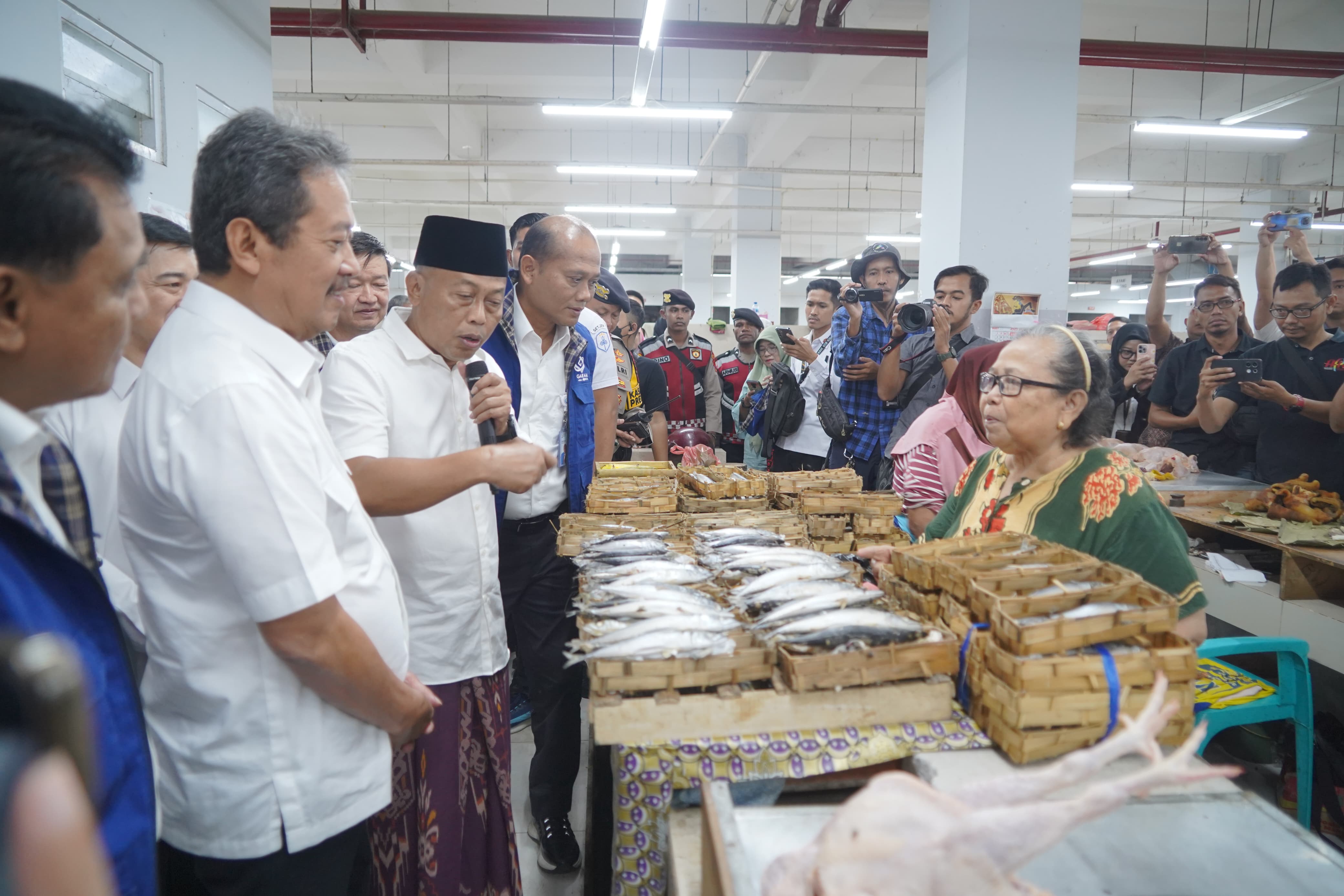 Menteri Trenggono Kunjungi Pasar Legi Ponorogo