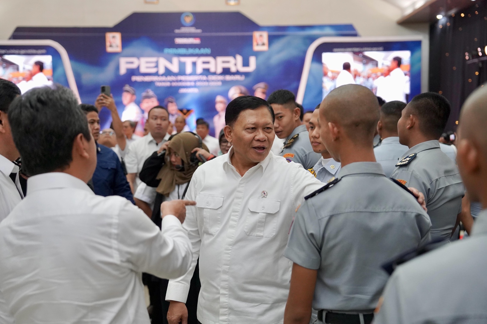 Bersama Menteri Trenggono, Wakil Menteri KKP meresmikan pembukaan Penerimaan Peserta Didik Baru (PENTARU) Tahun Akademik 2025/2026.