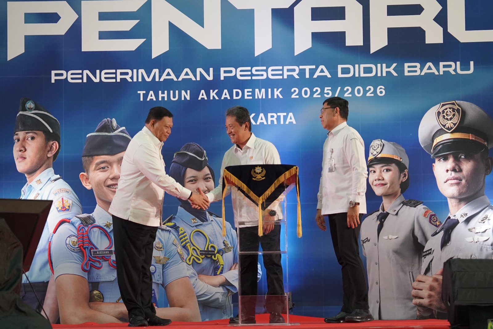Bersama Menteri Trenggono, Wakil Menteri KKP meresmikan pembukaan Penerimaan Peserta Didik Baru (PENTARU) Tahun Akademik 2025/2026.