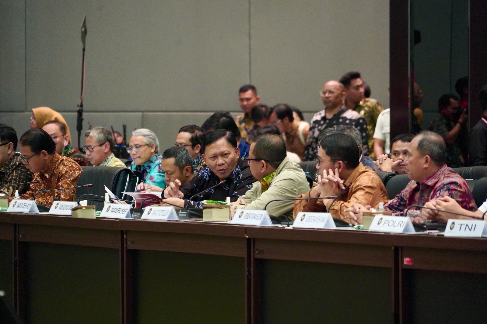 Wakil Menteri KKP menghadiri Rapat Koordinasi Kementerian Koordinator Bidang Pemberdayaan Masyarakat membahas upaya pengentasan kemiskinan dan penghapusan kemiskinan ekstrem