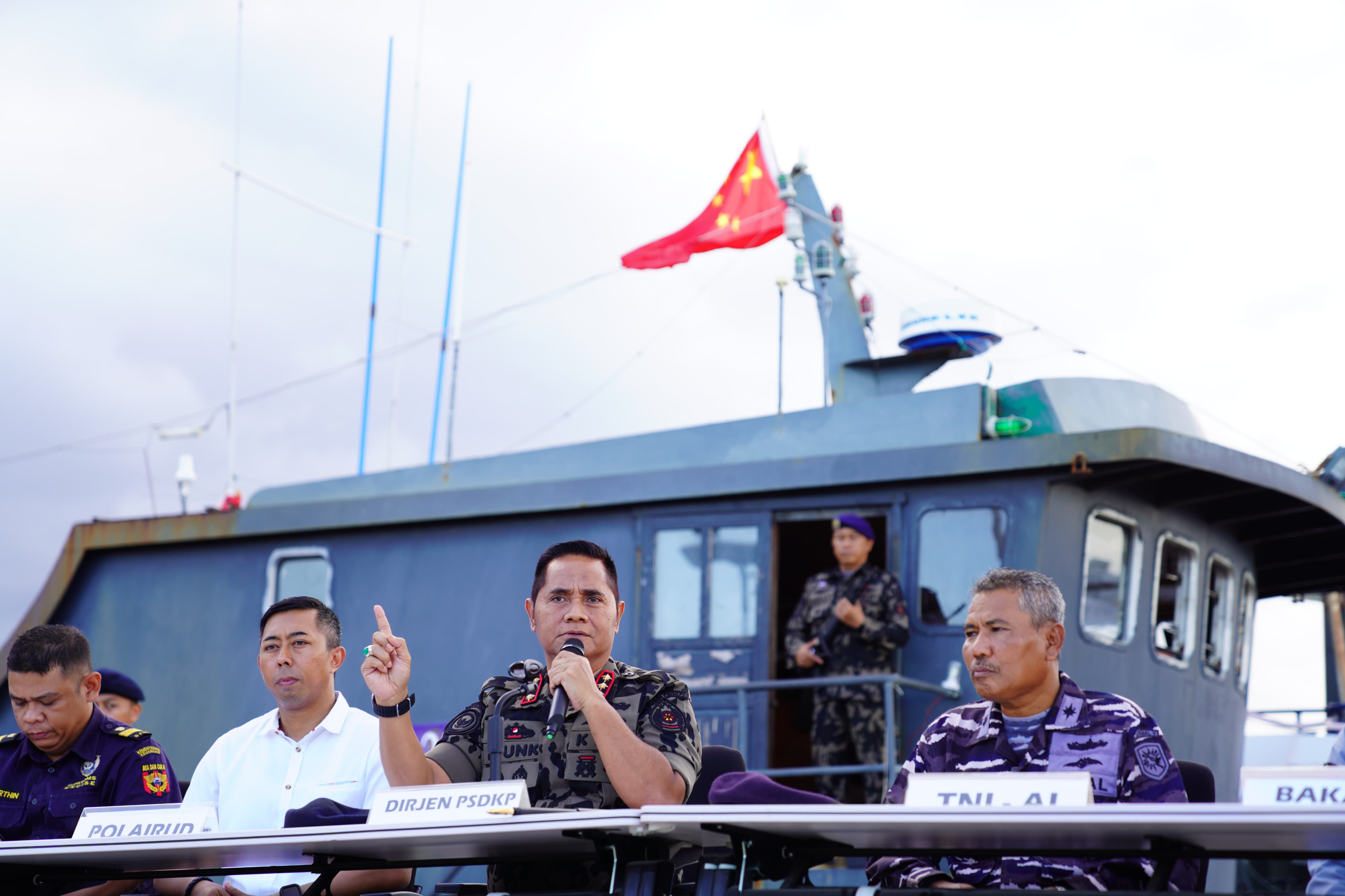 Penangkapan Kapal Ikan Ilegal Berbendera China di Perairan Jawa Timur