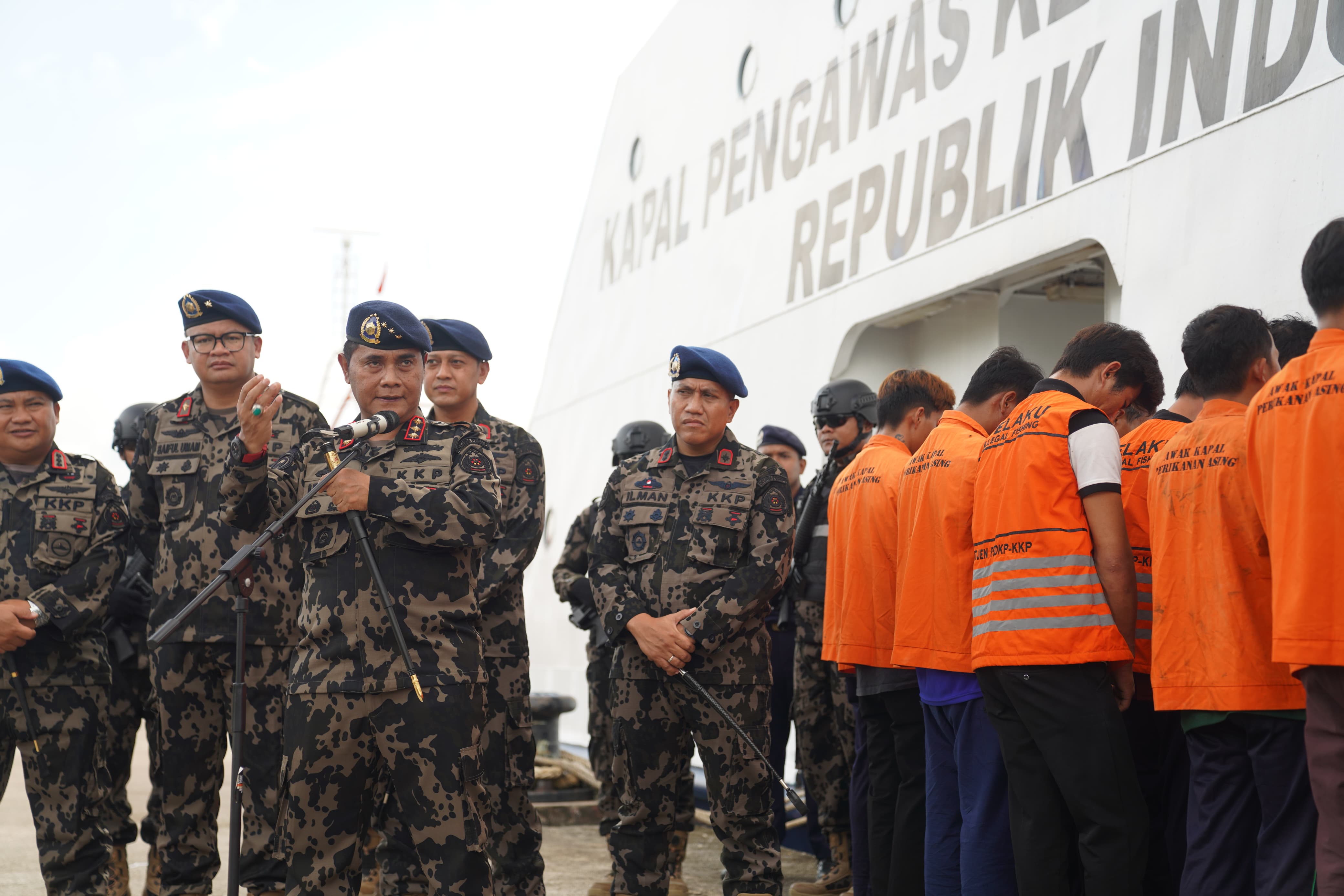 KKP Amankan 2 Kapal Vietnam Menangkap ikan dengan Trawl di Perairan Laut Natuna Utara