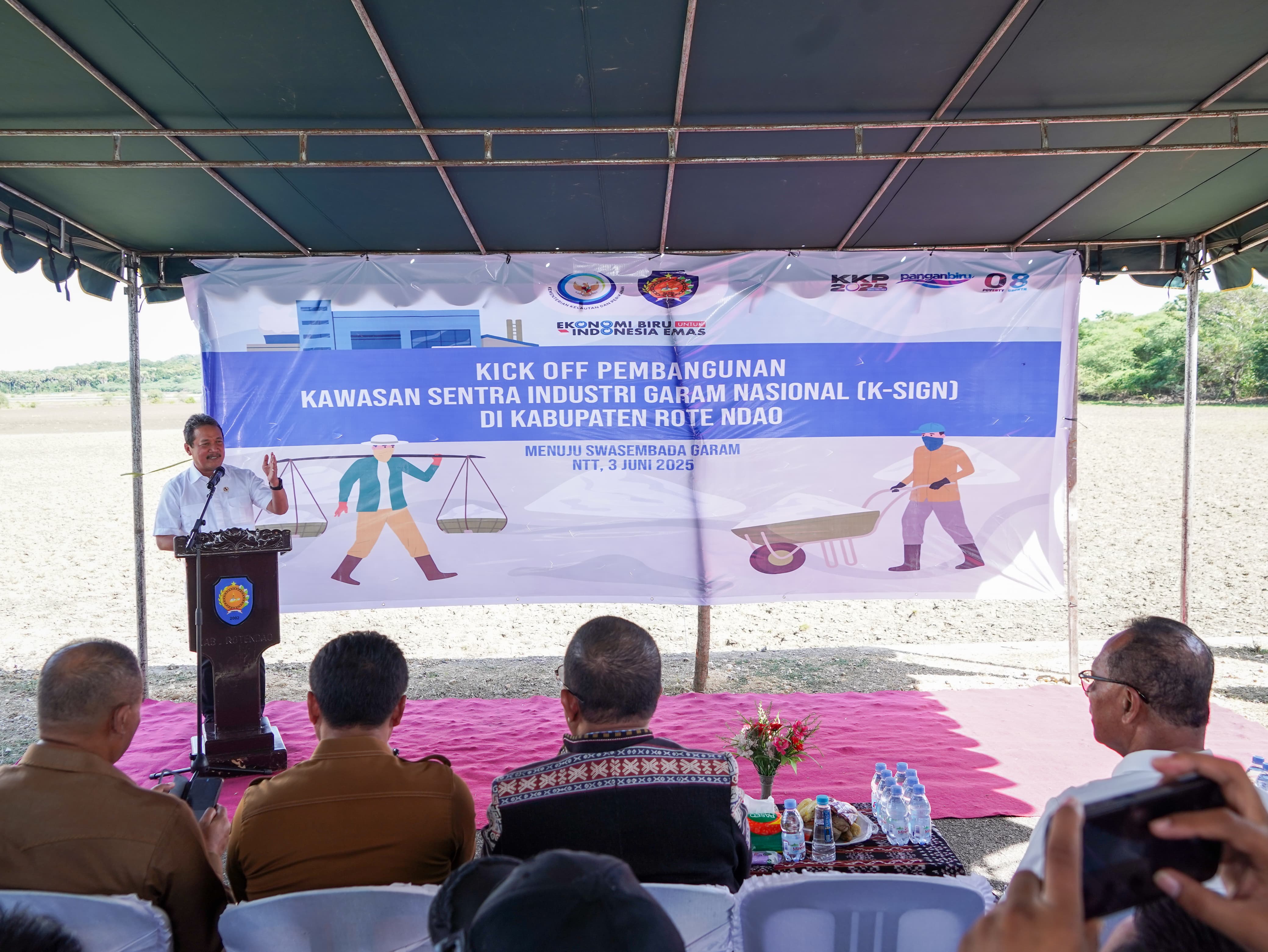 Kick off Pembangunan Kawasan Sentra Industri Garam Nasional di Rote Ndao, Nusa Tenggara Timur (3/6).