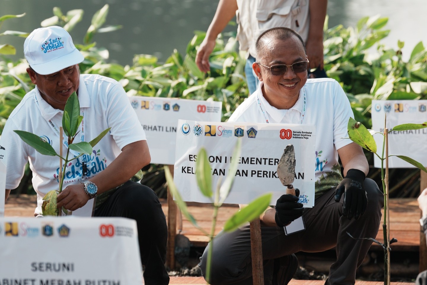Kick-Off Program Laut Sehat Bebas Sampah dan Groundbreaking Pengembangan Kawasan Mangrove Nasional Kamal Muara, Jakarta (6/8).