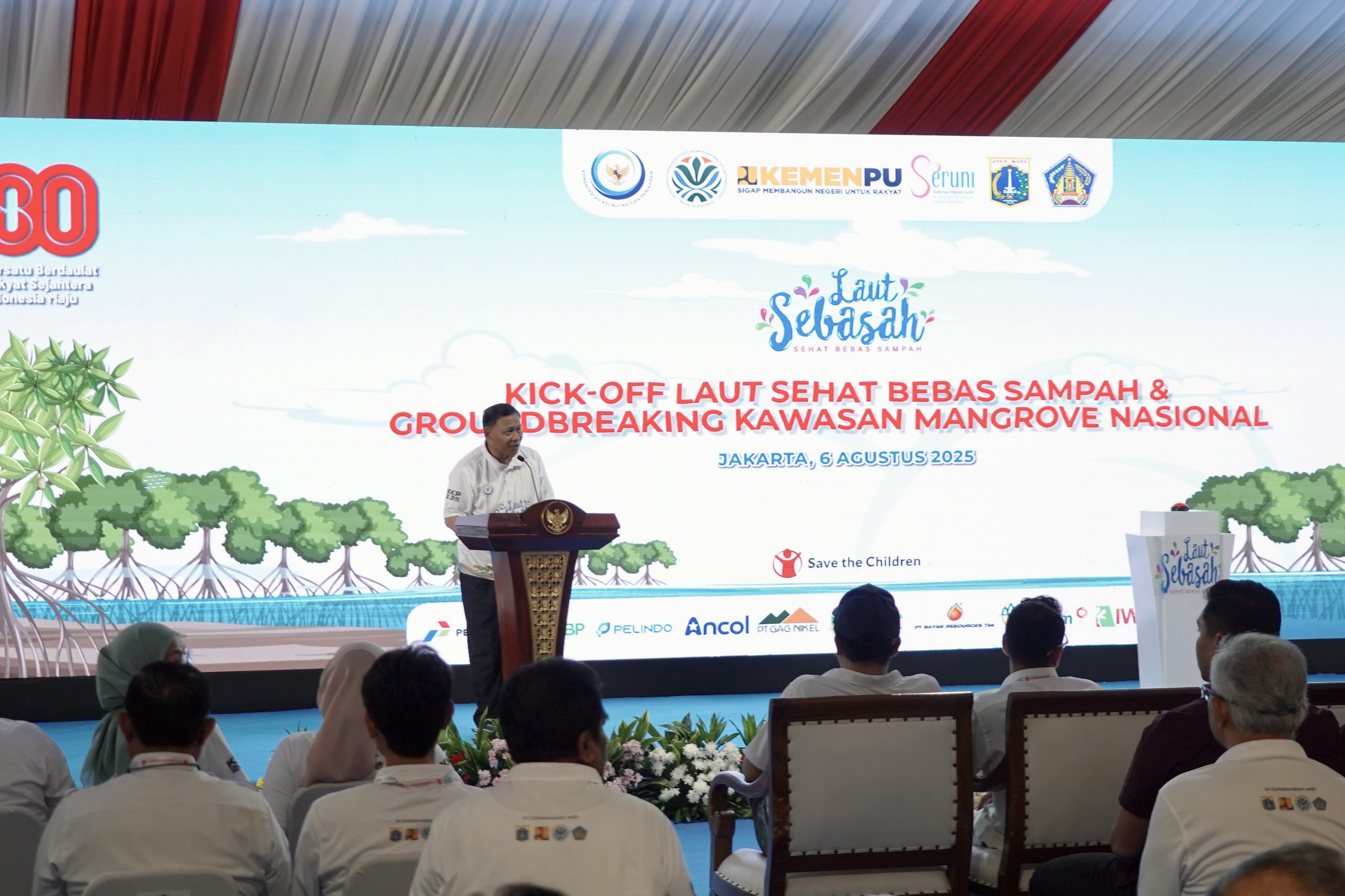 Kick-Off Program Laut Sehat Bebas Sampah dan Groundbreaking Pengembangan Kawasan Mangrove Nasional Kamal Muara, Jakarta (6/8).