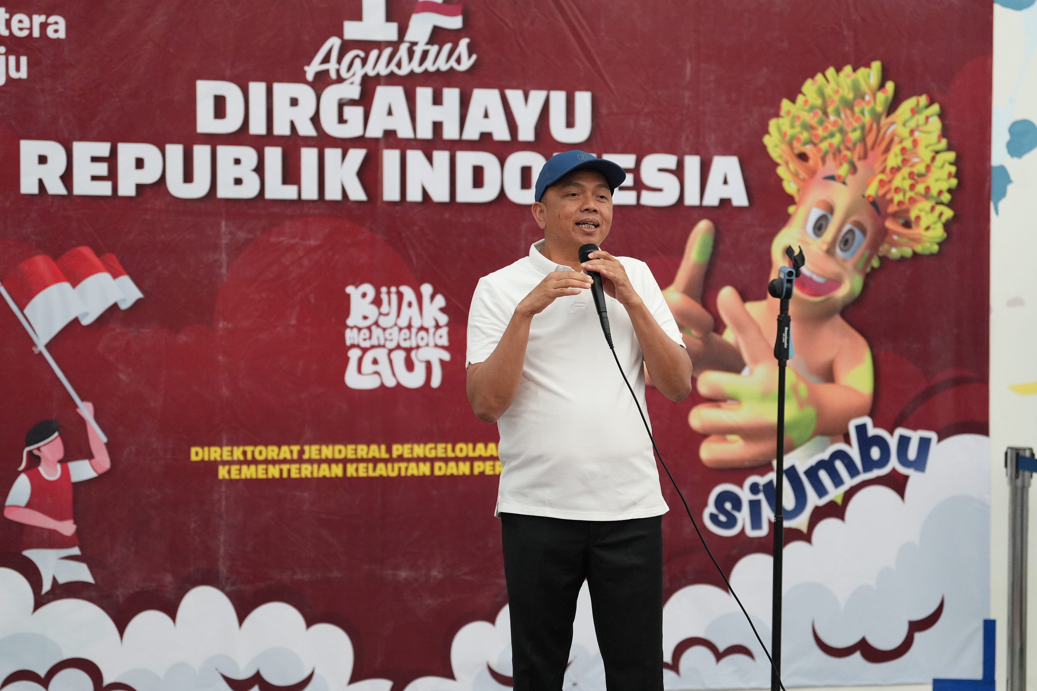 Keseruan lomba memperingati Dirgahayu ke-80 Republik Indonesia, Jakarta (17/8).